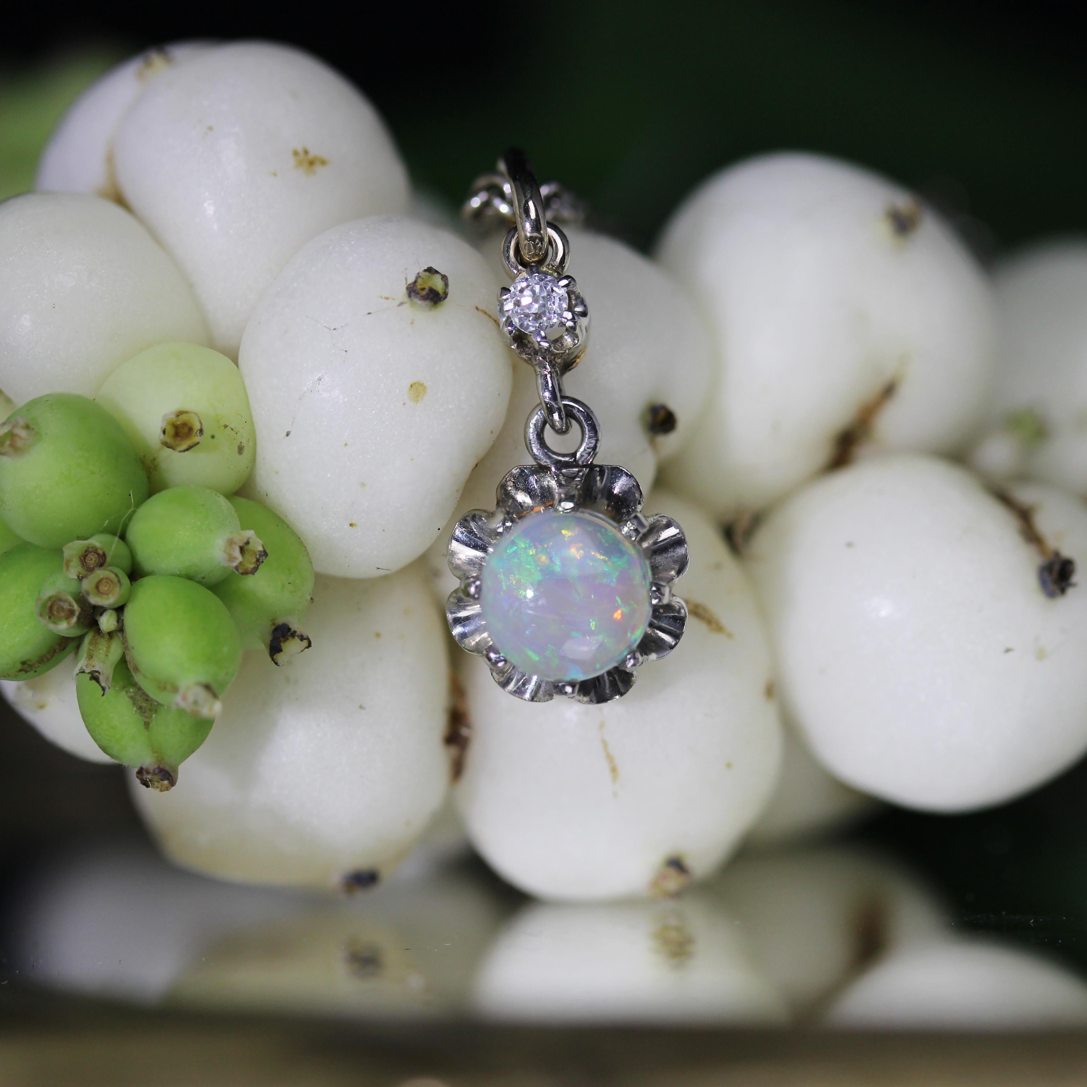 Pendentif du 20ème siècle en or jaune 18 carats, diamants et opale en vente 3
