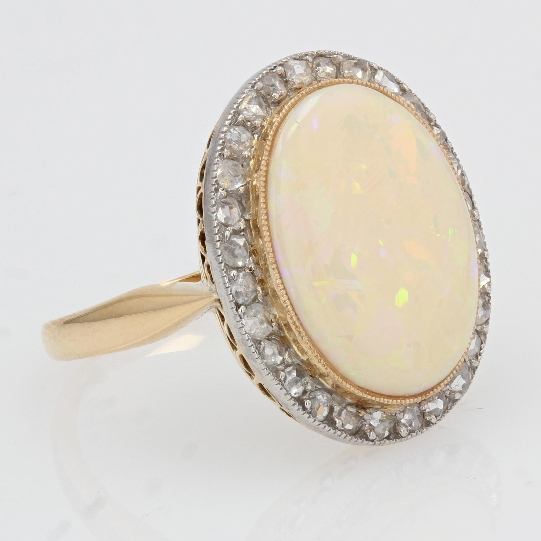 Bague en or jaune 18 carats avec opale et diamants, XXe sicle en vente 3