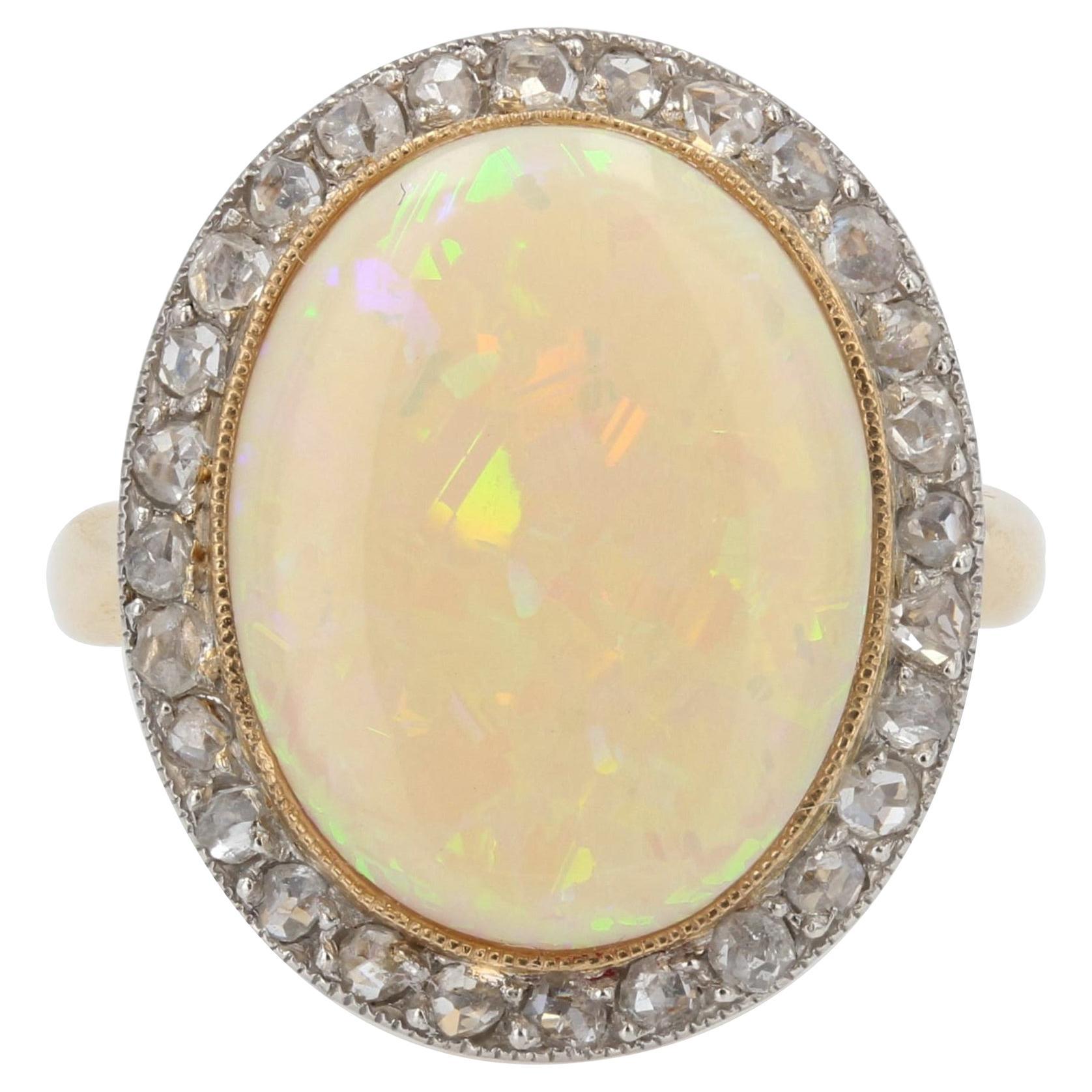 Bague en or jaune 18 carats avec opale et diamants, XXe sicle en vente