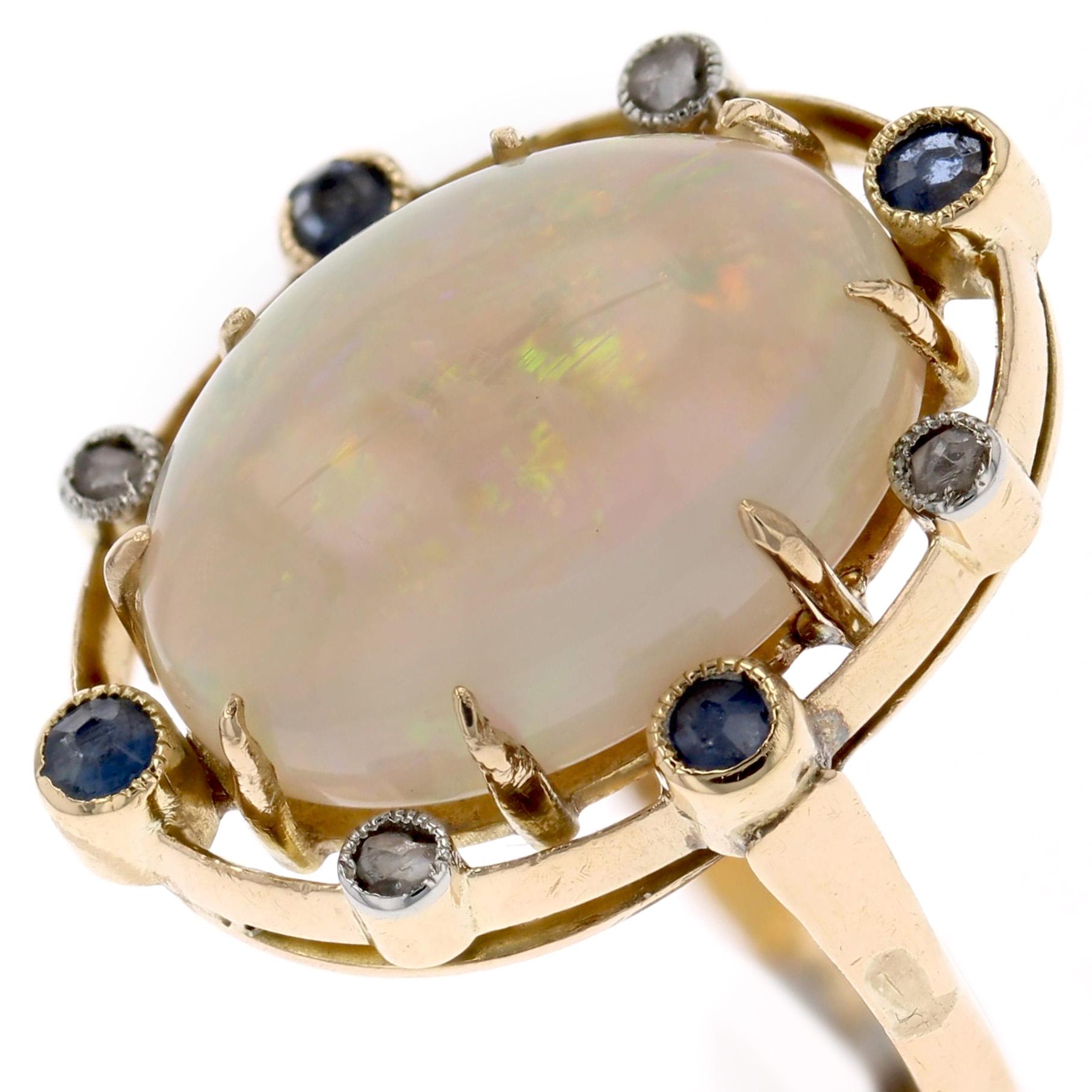 Anello in oro giallo 18 carati con zaffiro e opale del XX secolo in vendita 4