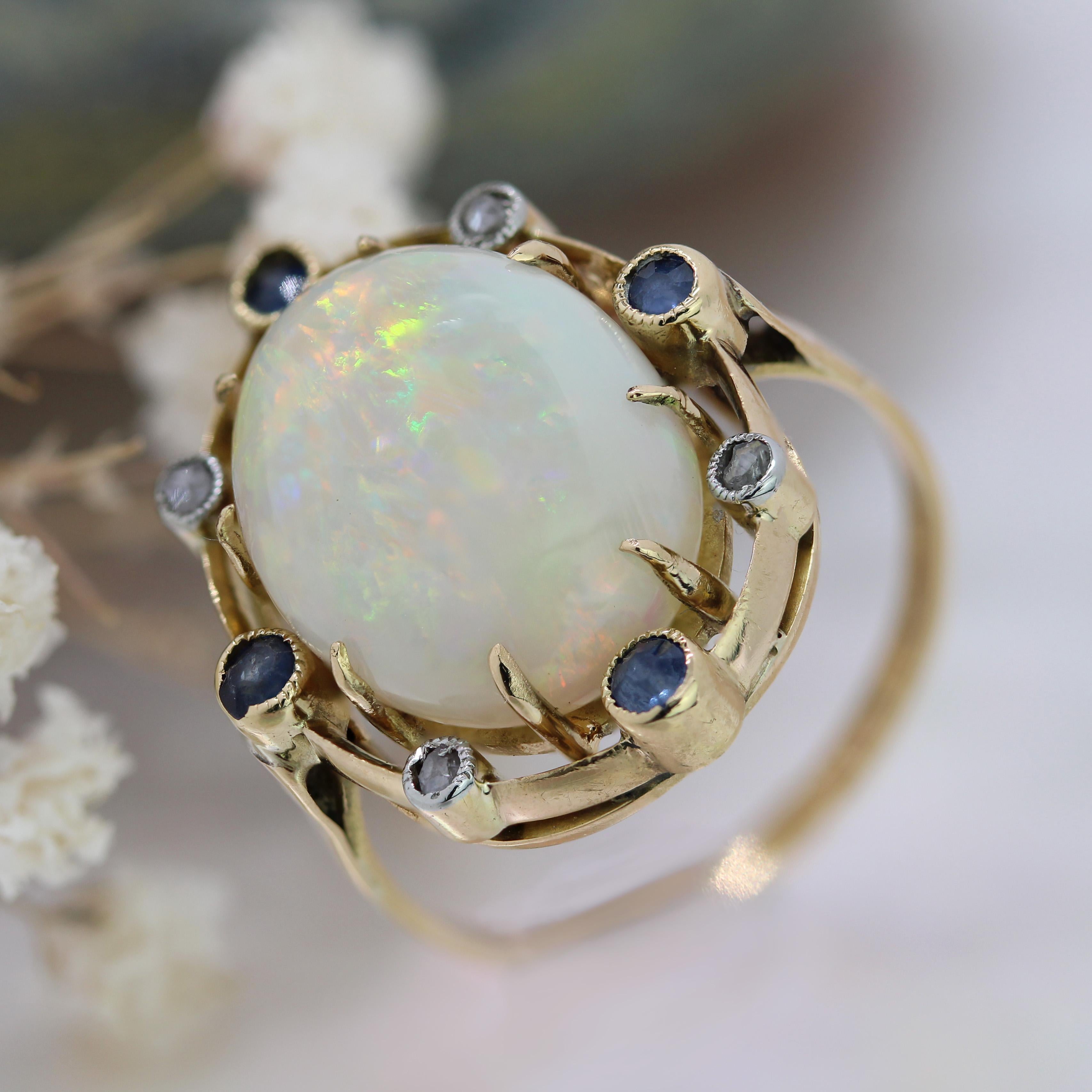 Anello in oro giallo 18 carati con zaffiro e opale del XX secolo in vendita 5