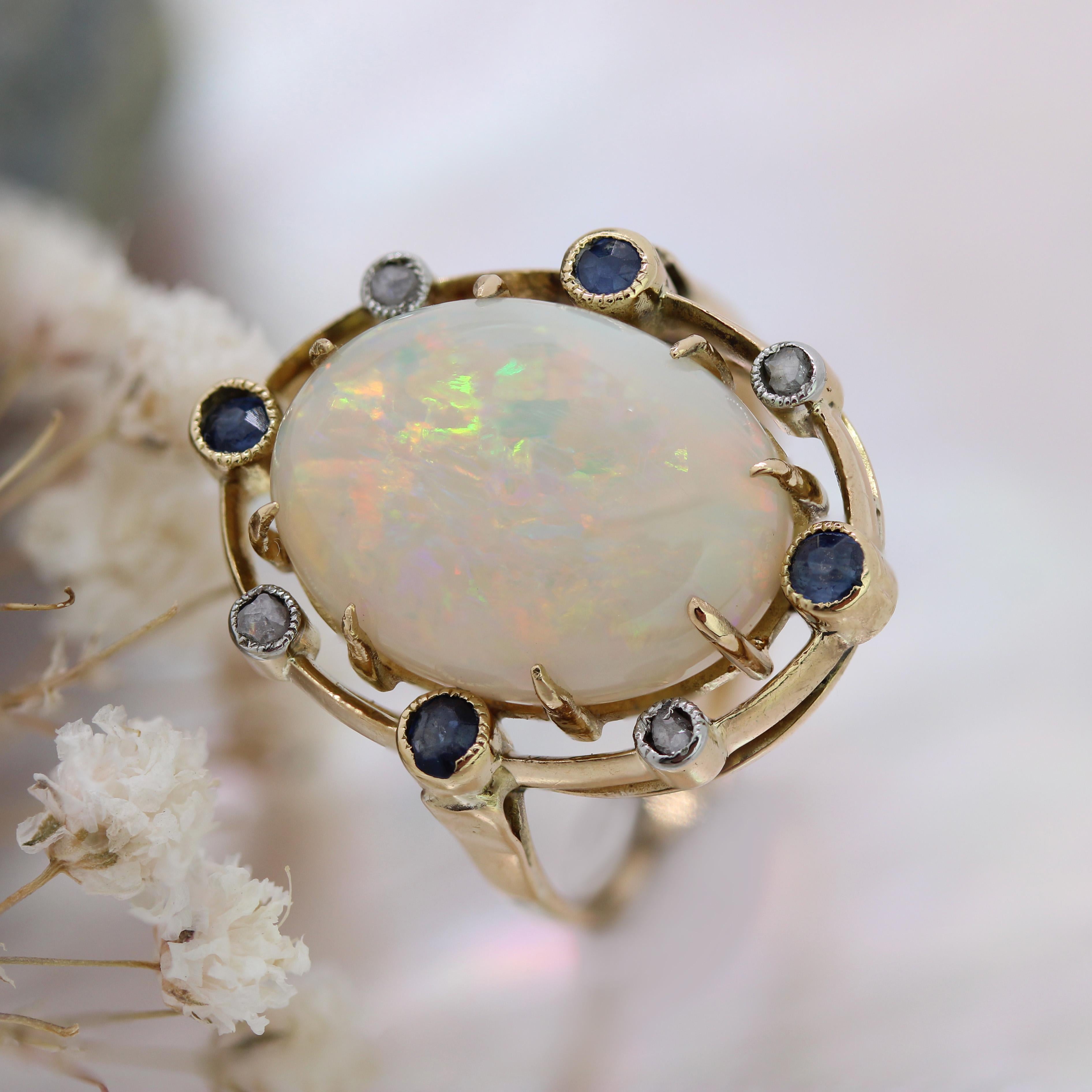 Anello in oro giallo 18 carati con zaffiro e opale del XX secolo in vendita 8