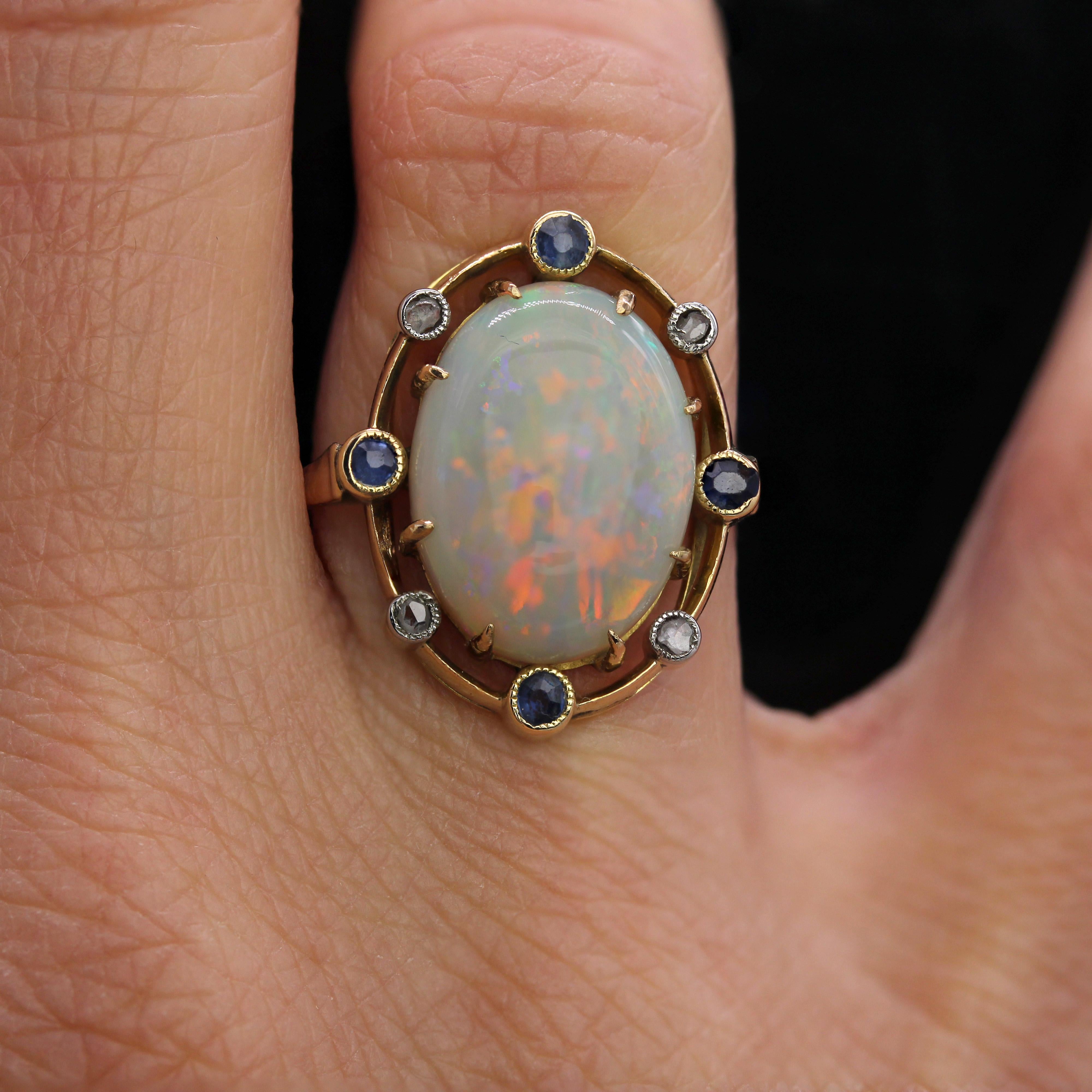 Donna Anello in oro giallo 18 carati con zaffiro e opale del XX secolo in vendita