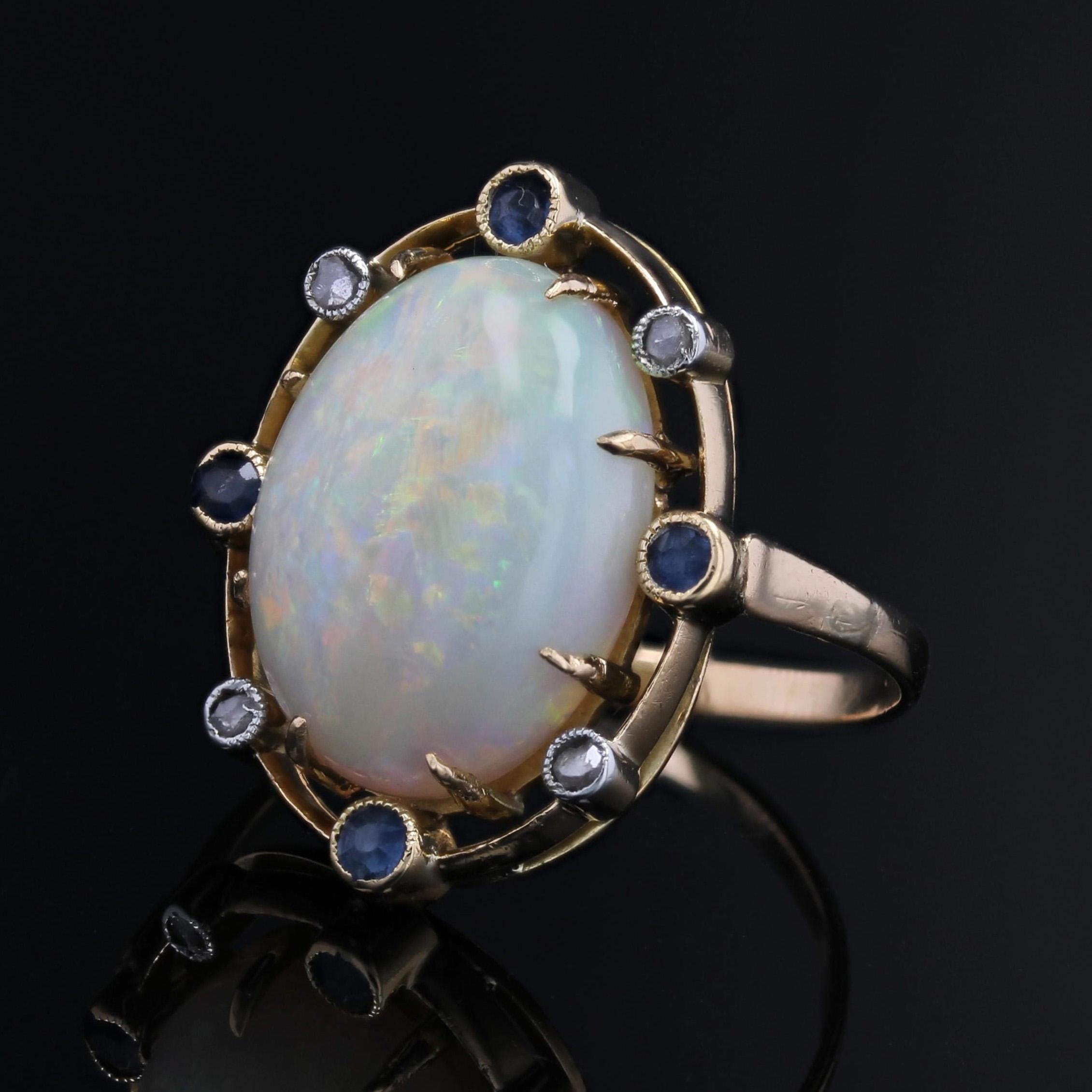Anello in oro giallo 18 carati con zaffiro e opale del XX secolo in vendita 2
