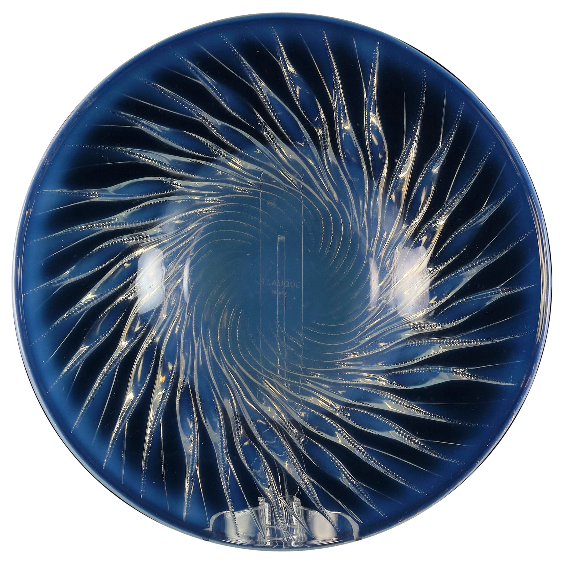 Ciotola in vetro opalescente del XX secolo intitolata "Algues Salver" di René Lalique