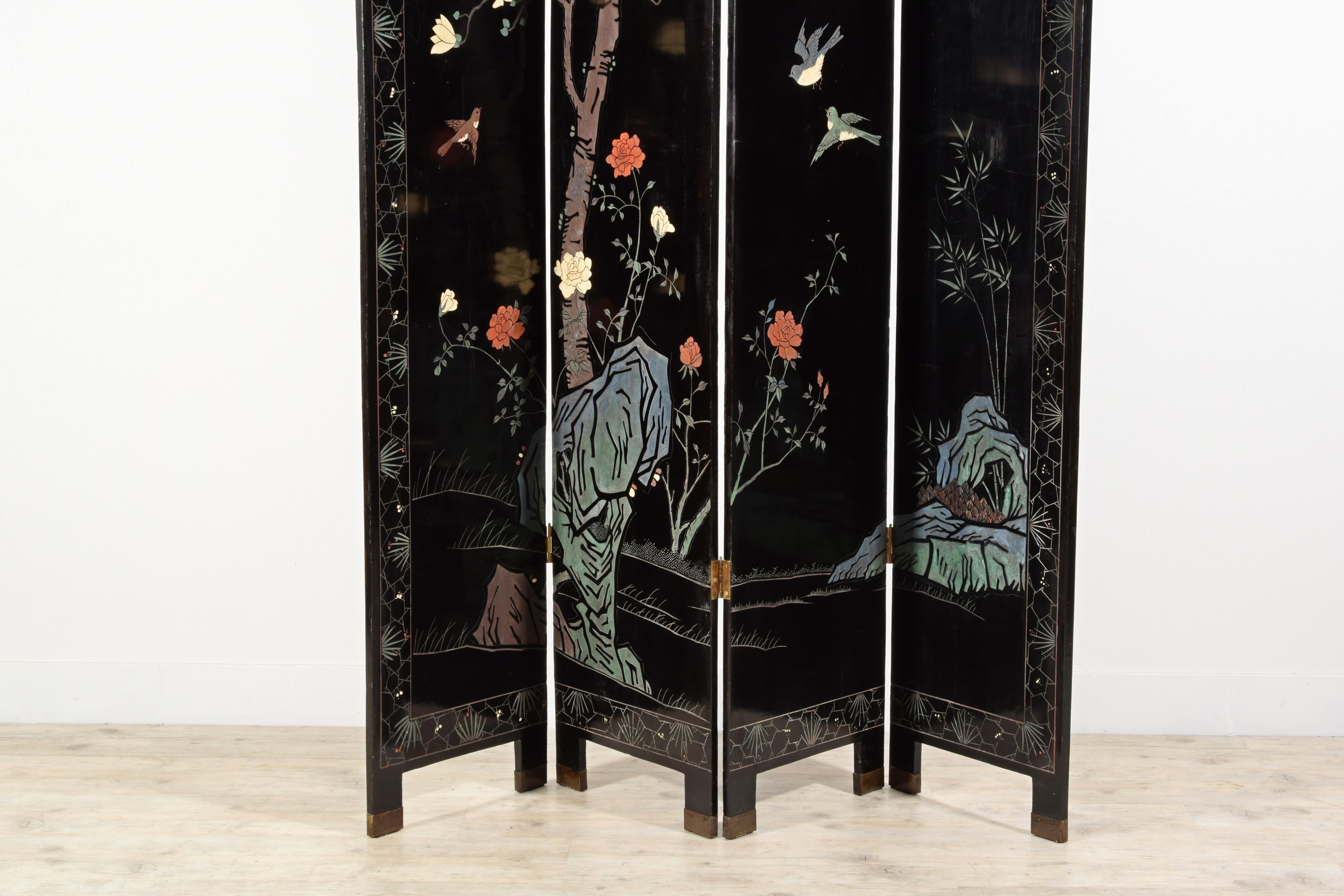 20th Century, Oriental Coromandel Lacquered Wood Screen For Sale 11