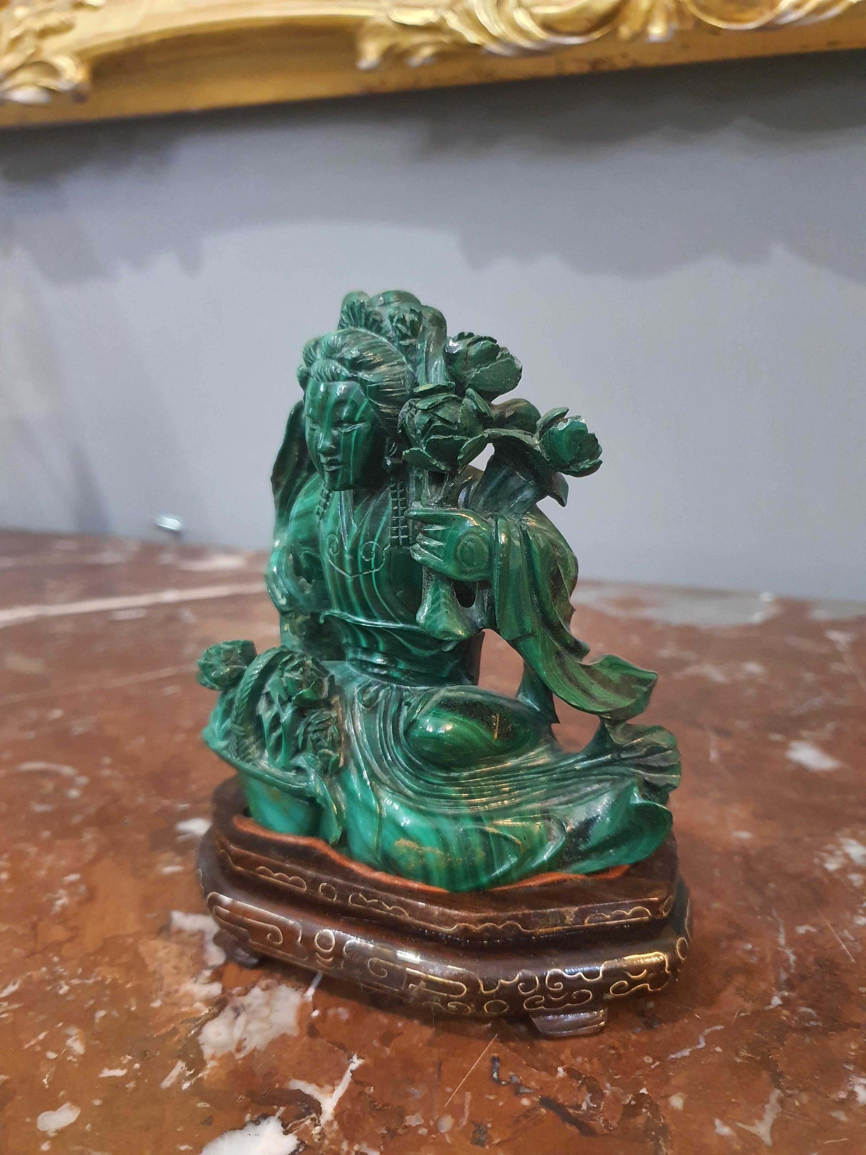 Chinois Sculpture de figure orientale du 20ème siècle en malachite en vente