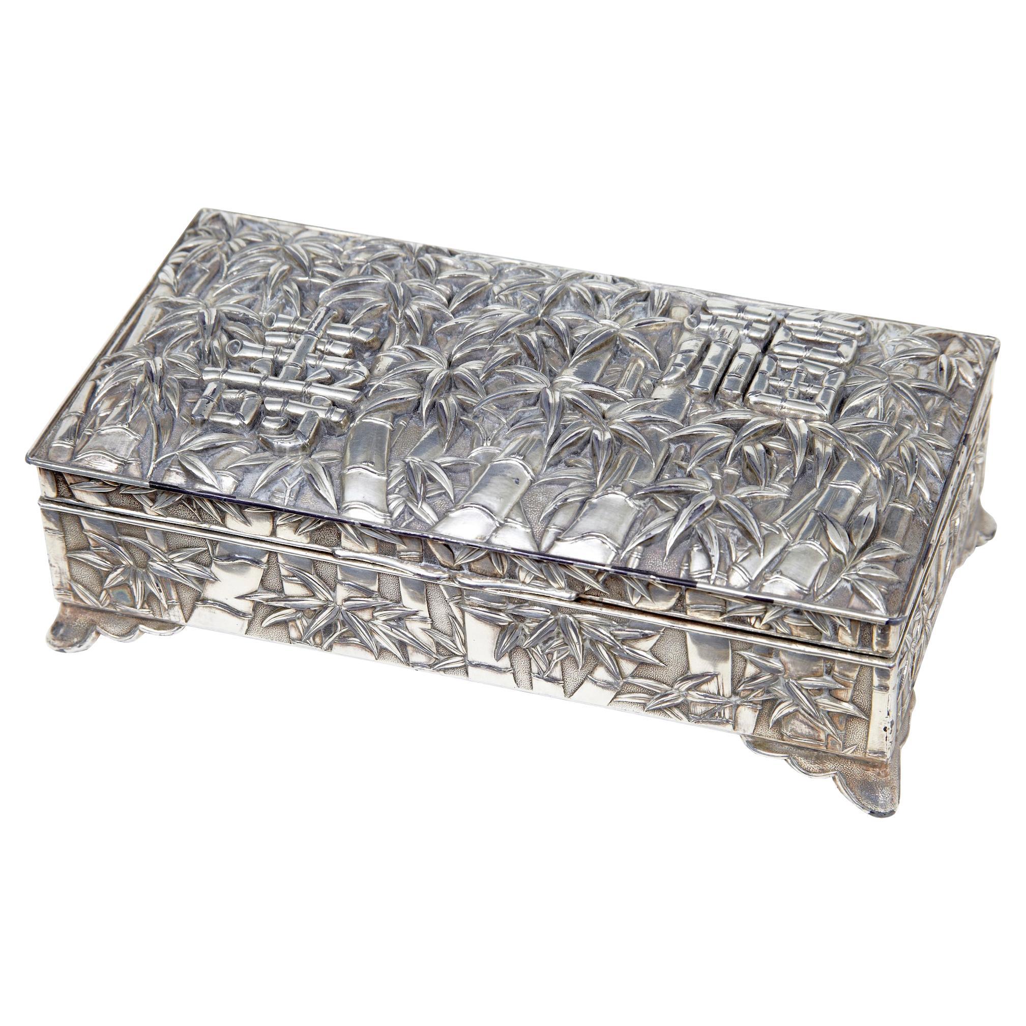 tabaquera oriental del siglo xx plateada decorada con bambú en venta
