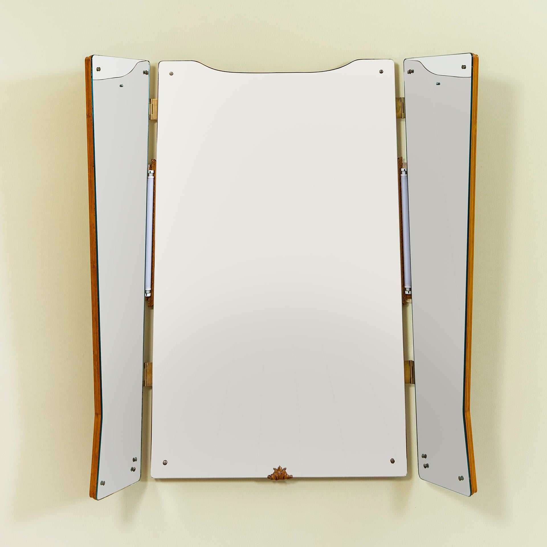 20th Century Osvaldo Borsani Bright Wall Mirror In Good Condition For Sale In Turin, Turin