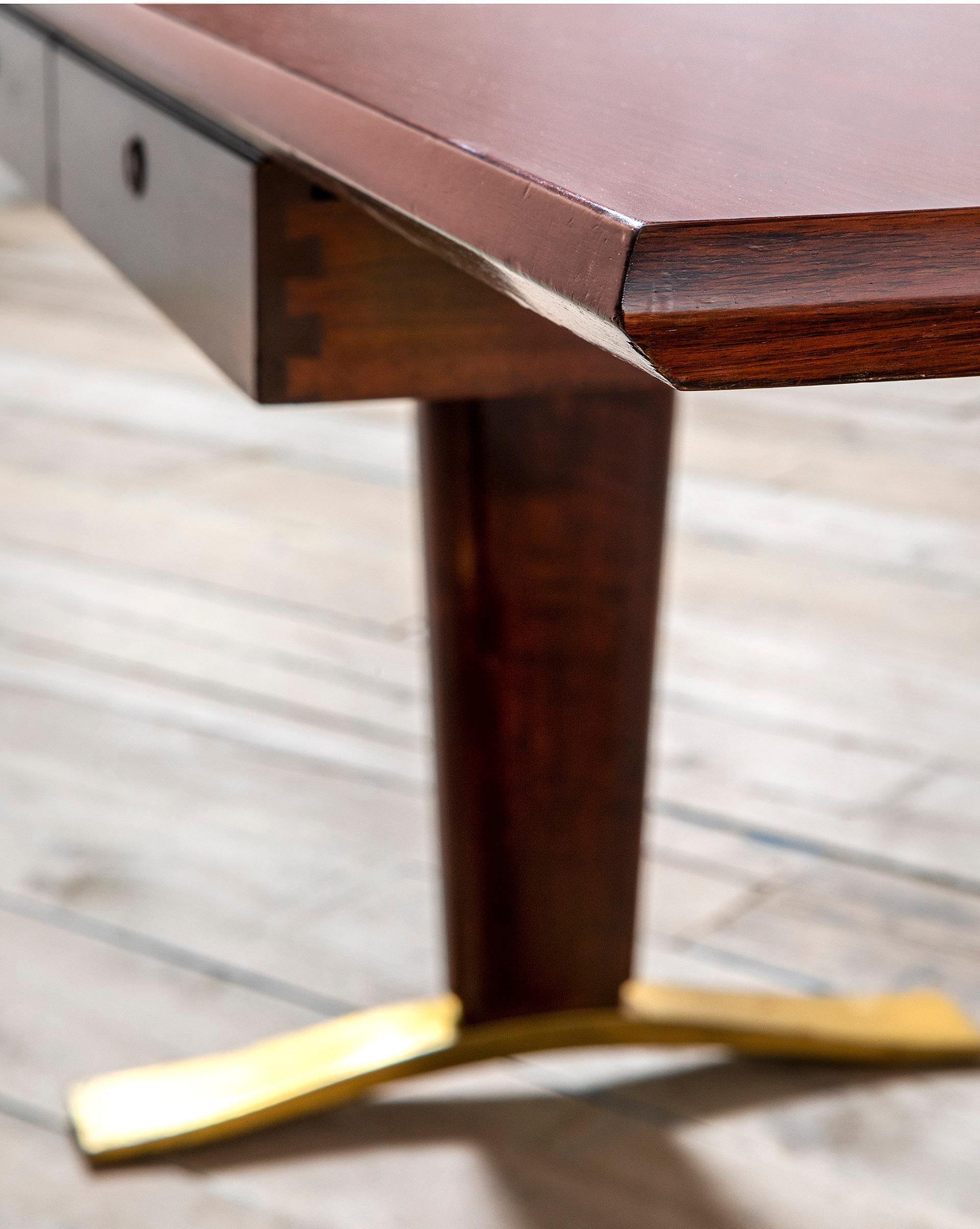 20th Century Osvaldo Borsani Desk in Wood and Brass with Two Drawers Varedo, 60s In Good Condition In Turin, Turin