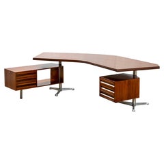 20th Century Osvaldo Borsani Desk Mod. T96 for Tecno with 2 Adjustable Drawers