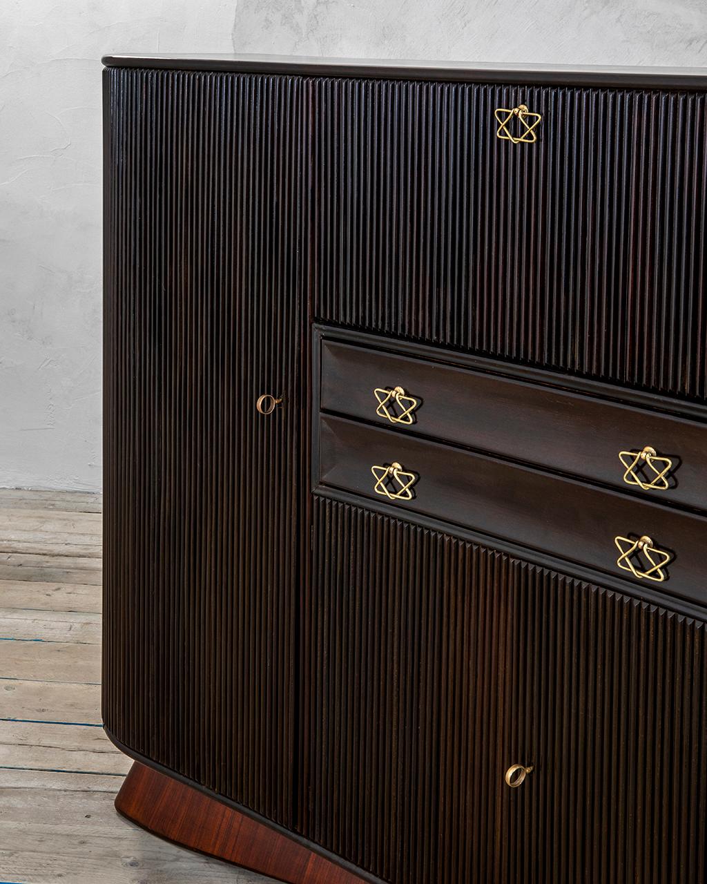 Mid-Century Modern 20th Century Osvaldo Borsani Large Cabinet in Dark Wood and Brass Handles '40s