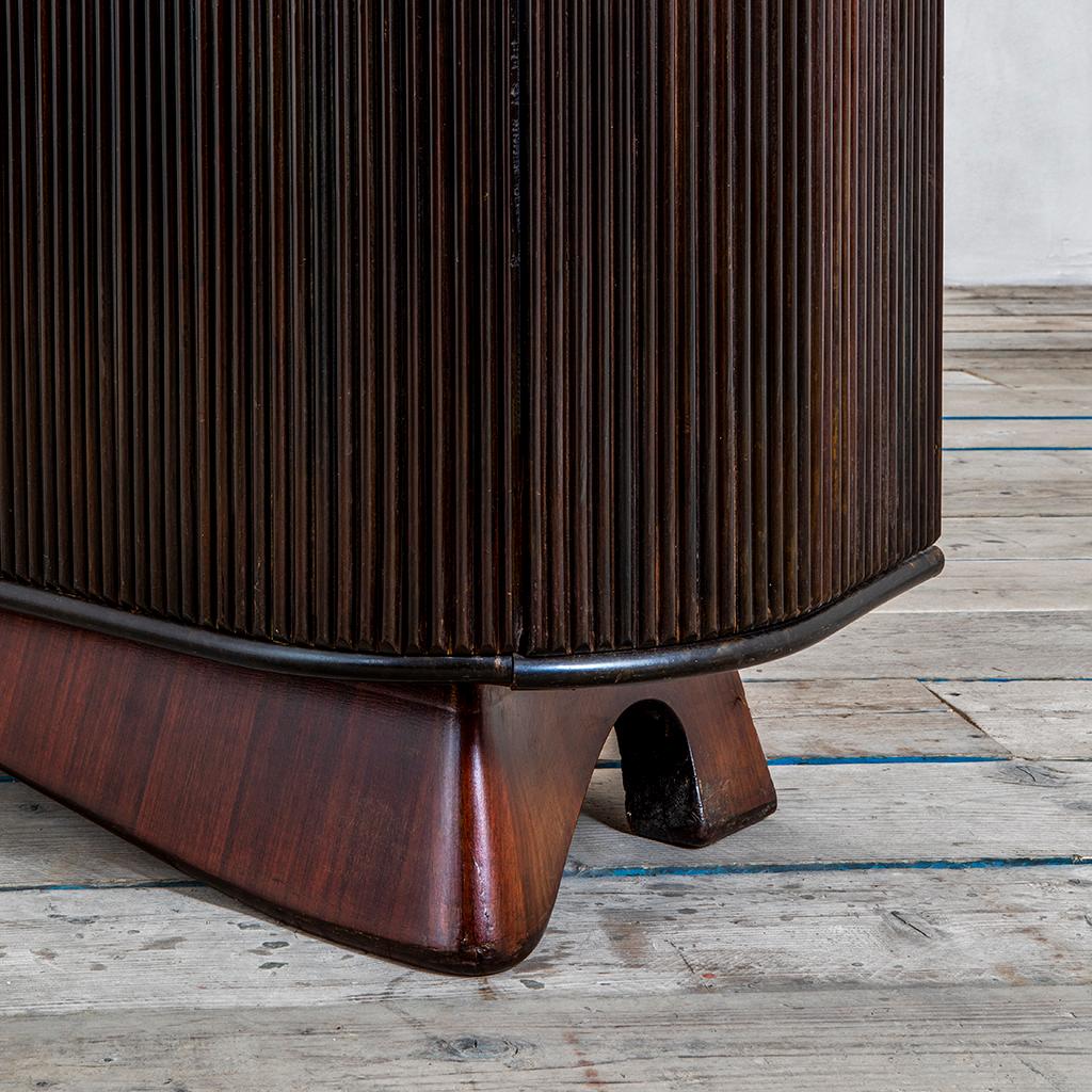 20th Century Osvaldo Borsani Large Cabinet in Dark Wood and Brass Handles '40s 2