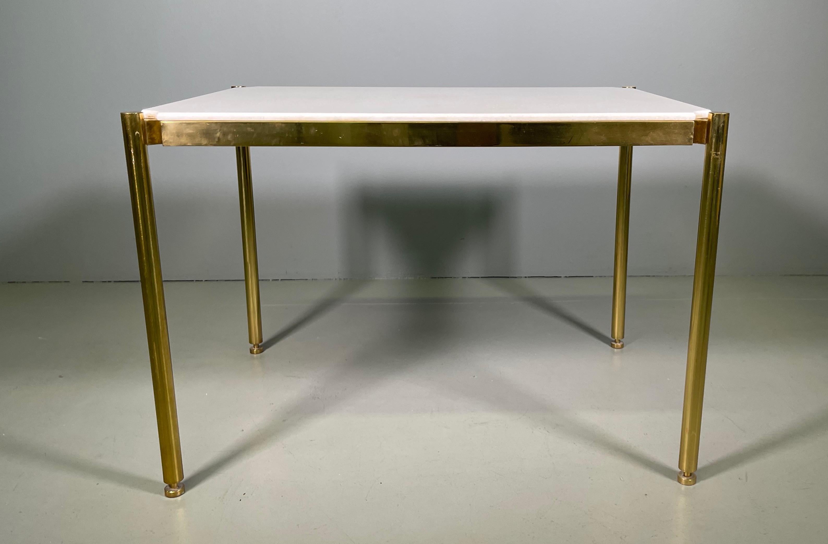 table basse Osvaldo Borsani du XXe siècle en laiton et marbre sivec rare pour Tecno.