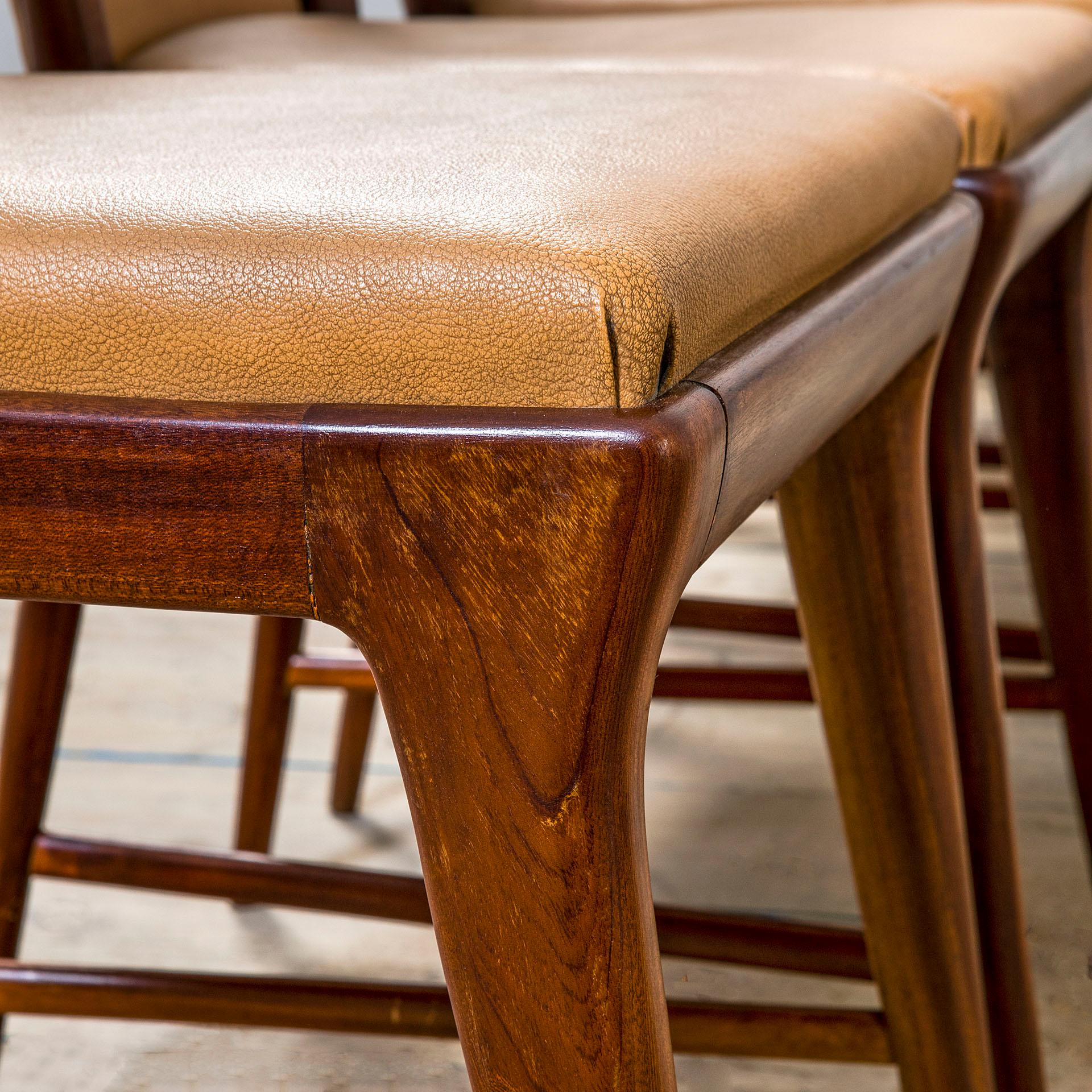 Faux Leather 20th Century Osvaldo Borsani Set of 10 Dining Chairs in Wood & Skai '50 for ABV