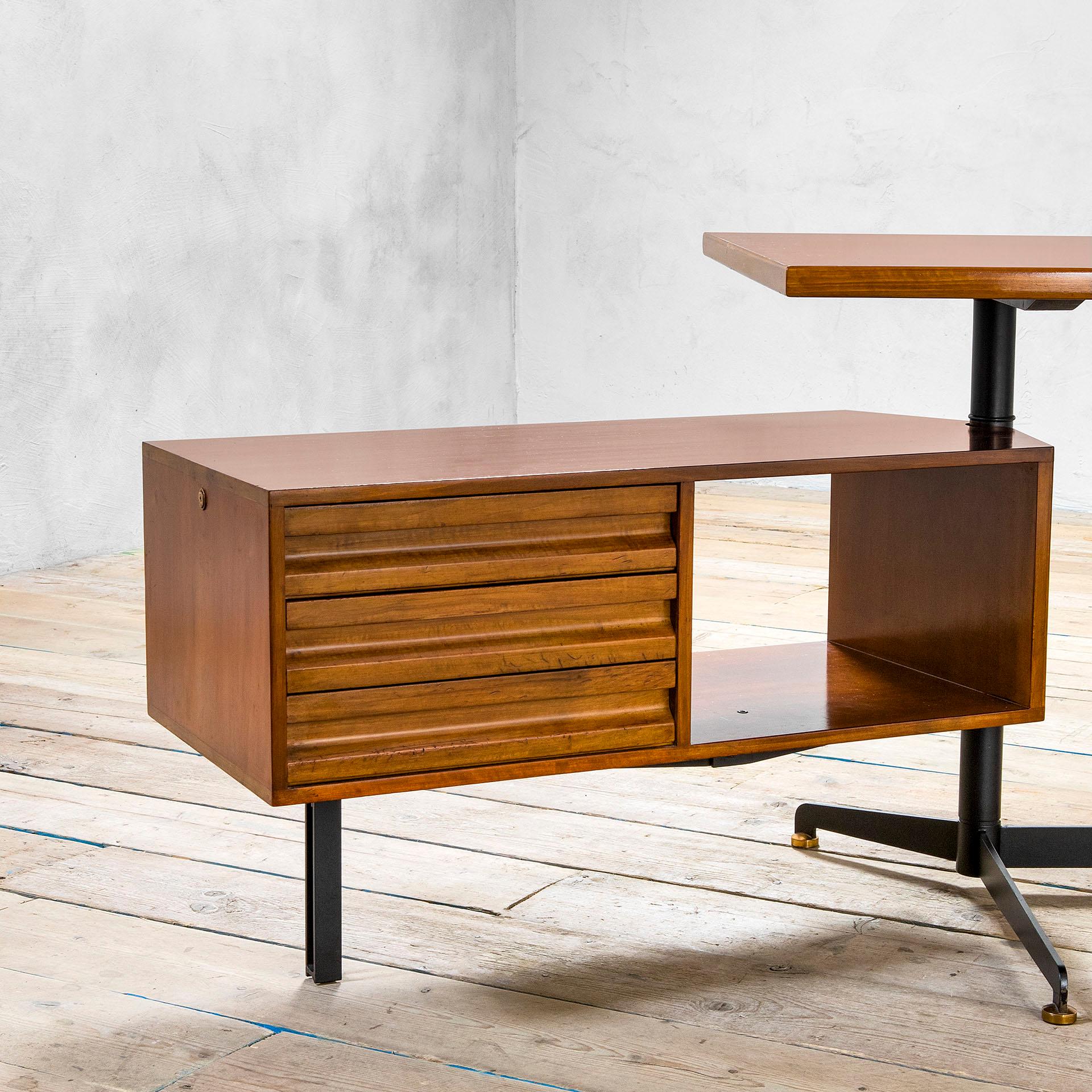 20th Century Osvaldo Borsani Tecno T96 Desk Wood with 2 Chests of Drawers, 50s In Good Condition In Turin, Turin