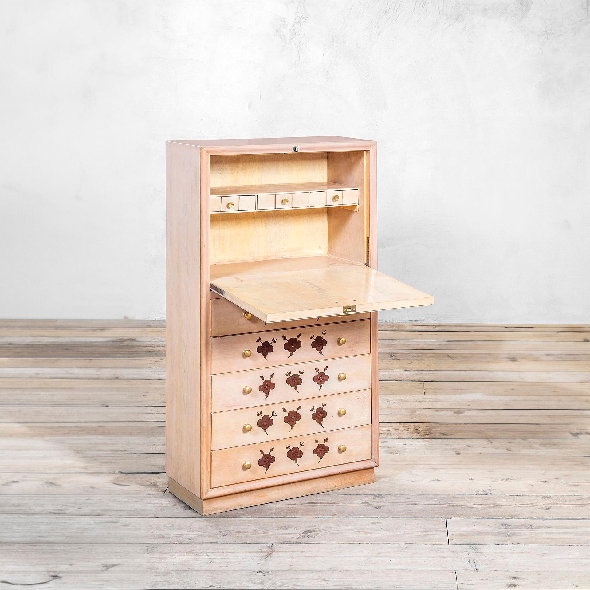 20th Century, Osvaldo Borsani Wooden Cabinet 40s   In Good Condition For Sale In Turin, Turin