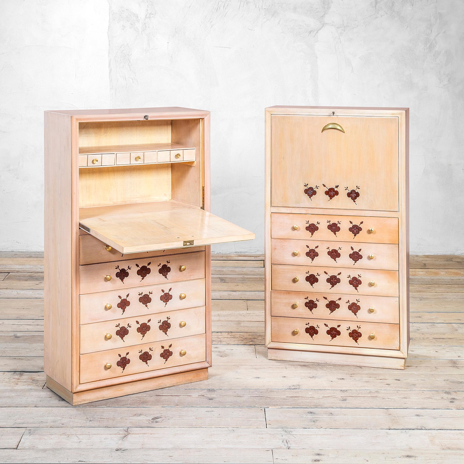 Laiton 20e siècle, Osvaldo Borsani Wooden Cabinet 40s en vente
