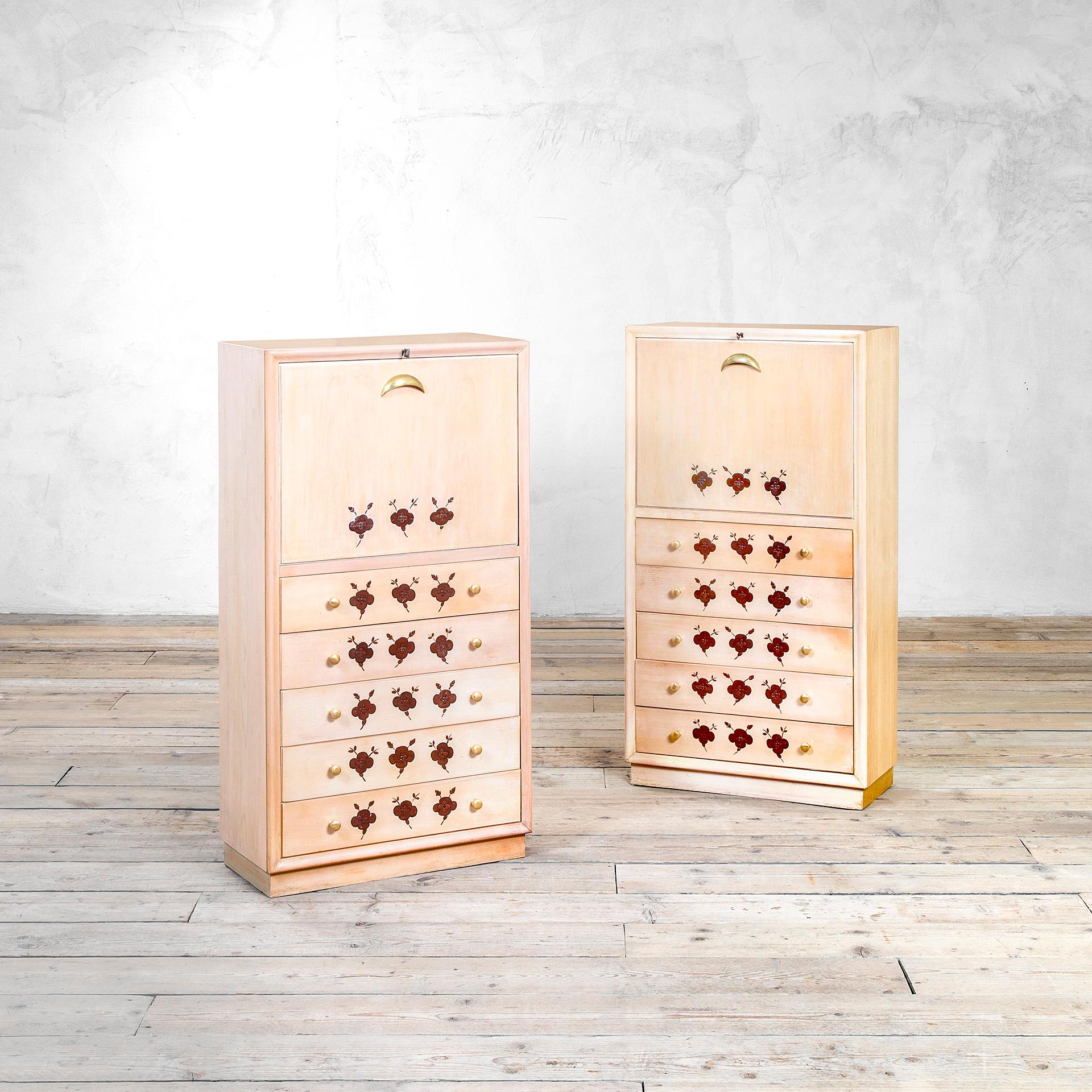 20e siècle, Osvaldo Borsani Wooden Cabinet 40s en vente 1