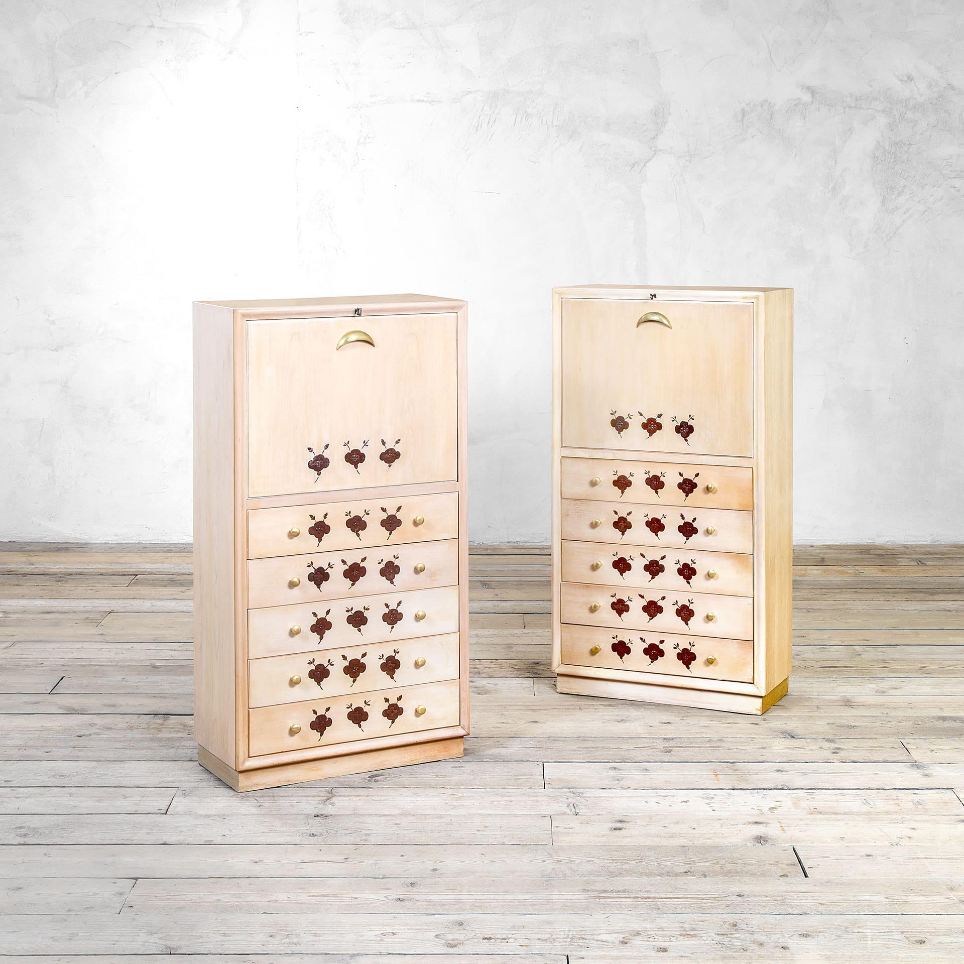 20th Century, Osvaldo Borsani Wooden Cabinet 40s   For Sale 4
