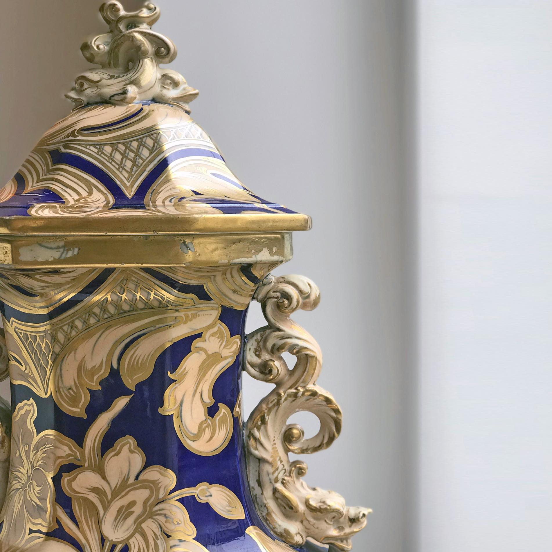 20th Century Oversized Oriental Style Blue and Gold Antique Vase by Spode In Good Condition For Sale In London, GB