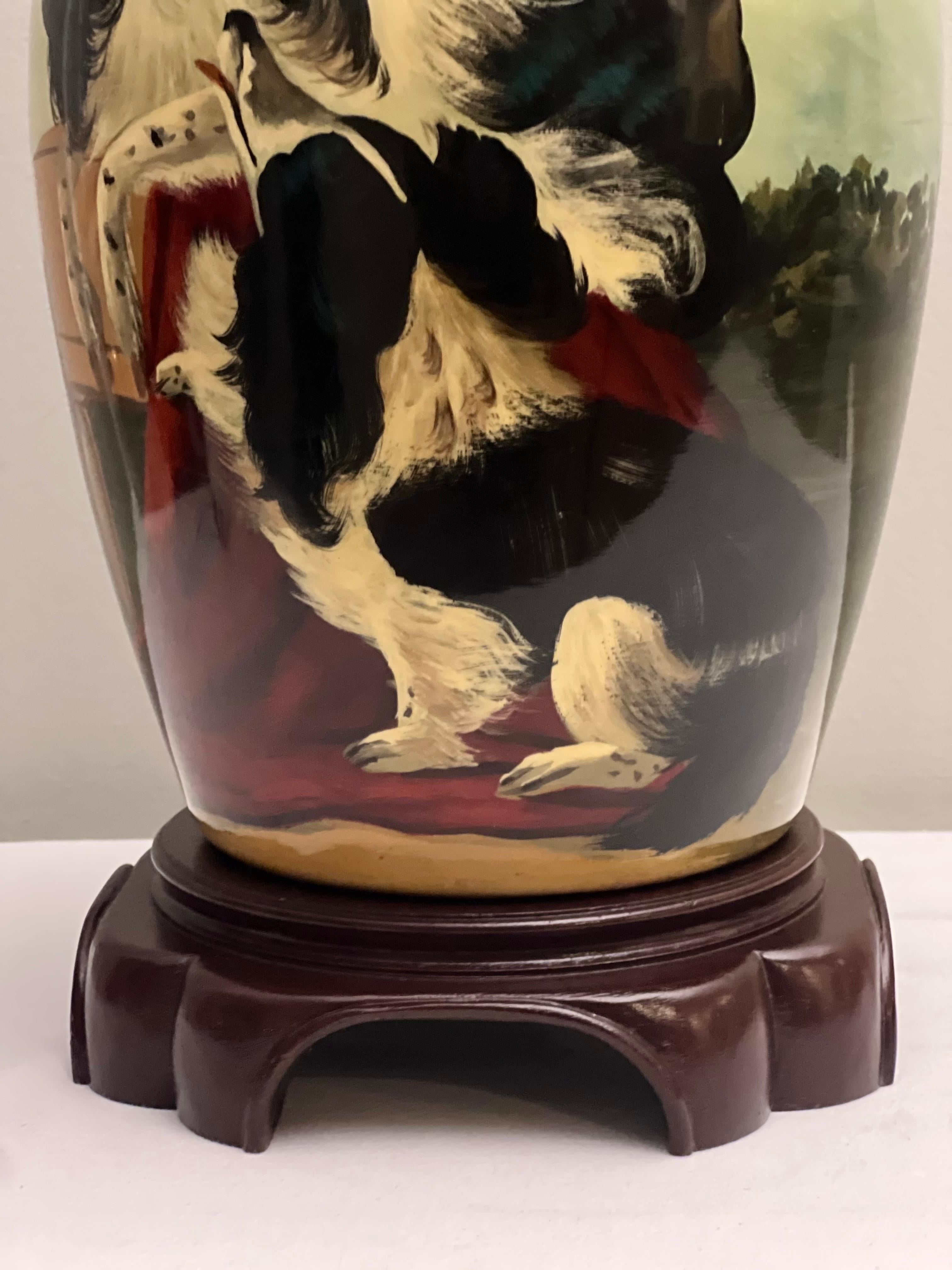 Siglo XX Lámpara de cerámica pintada a mano de forma ovoide con perros cocker spaniel Cerámico en venta