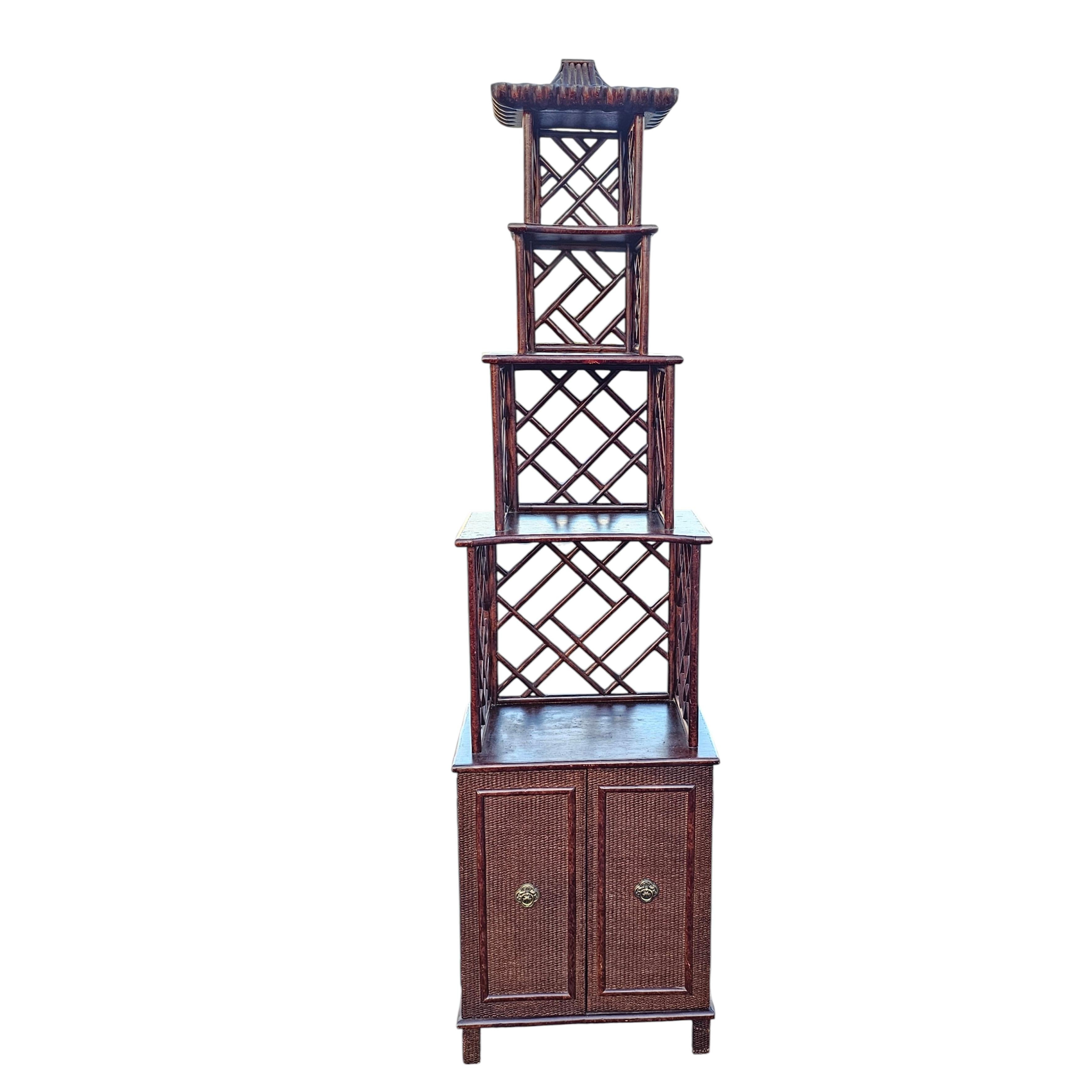 20th Century Chinese Chippendale Pagoda-Style Rattan Bookcase Étagère Cabinet