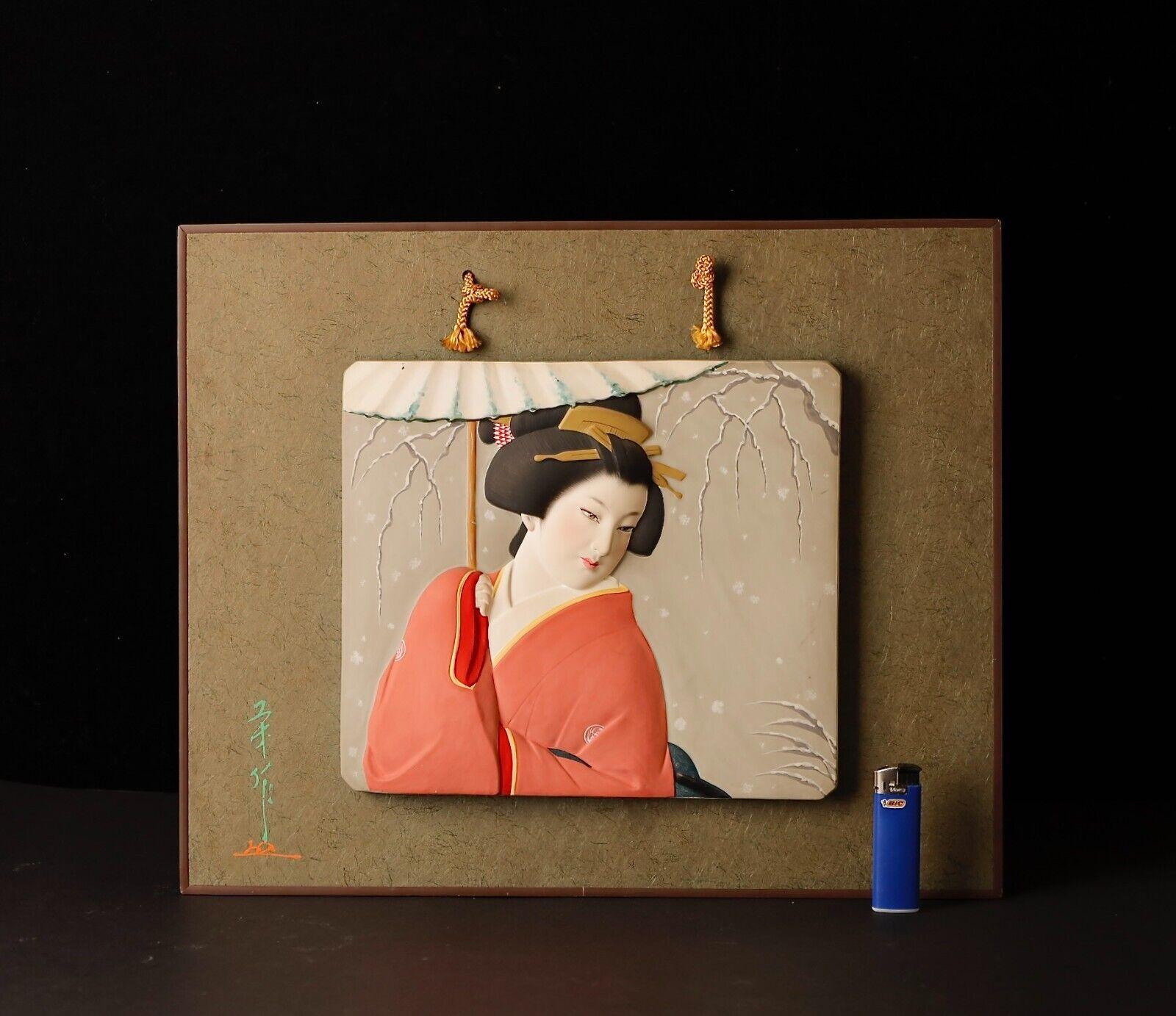 Attractive framed ceramic decorative plate by Hakata clay artist . Pano depicts beautiful woman with umbrella, Sheltering her from falling snow . Signed .
Size 44.5x36.5 cm ( 17.5x14.3 inch ) Weight 1280g ( 2.8lb) 

International Buyers – Please