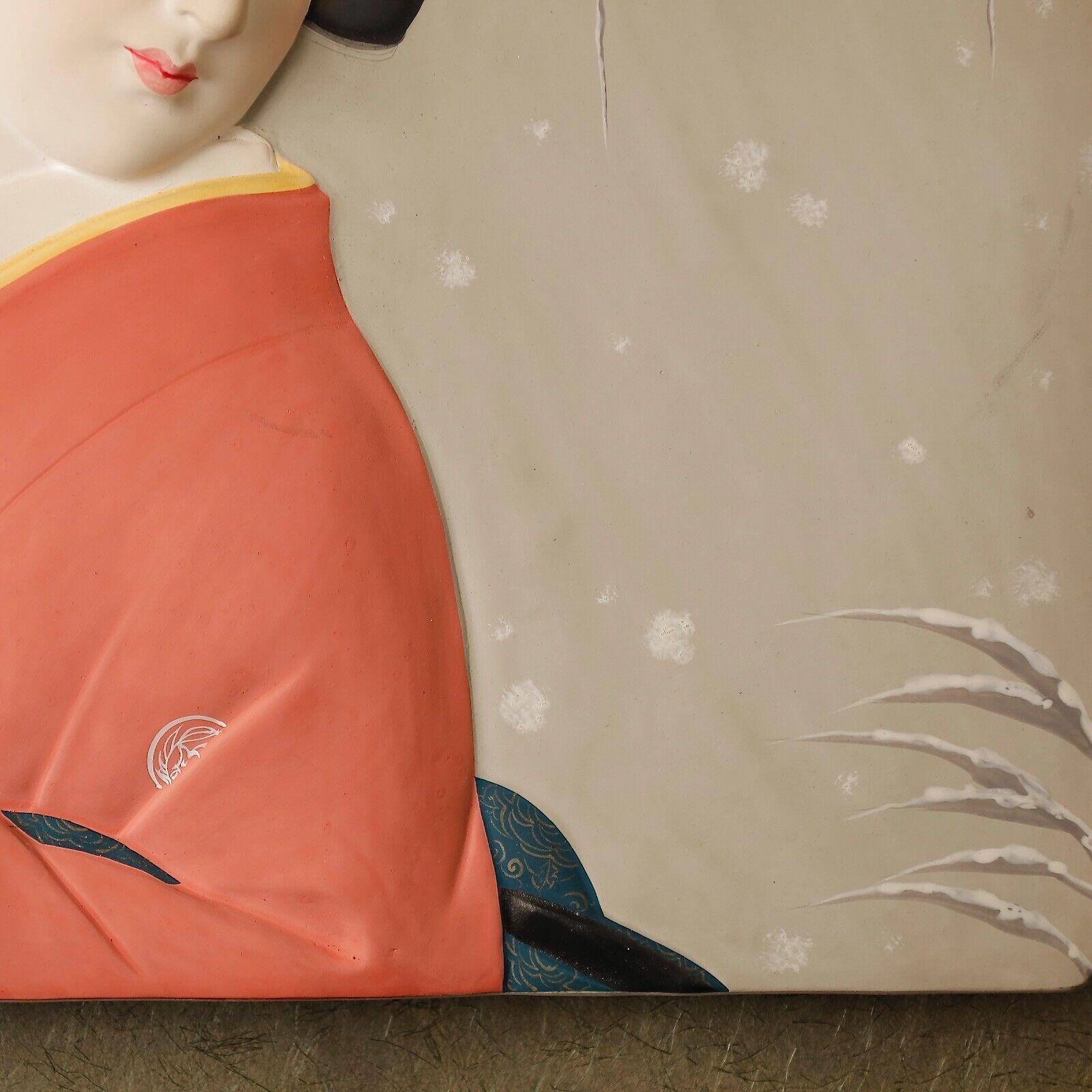 20th century painted clay plate depicting Beautiful Woman In Good Condition For Sale In Fukuoka, JP