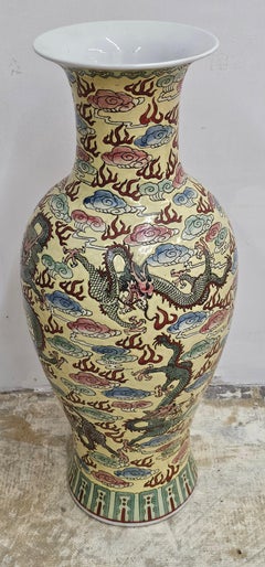 Siglo XX Pintado Esmaltado Perforado Chino  Jarrón