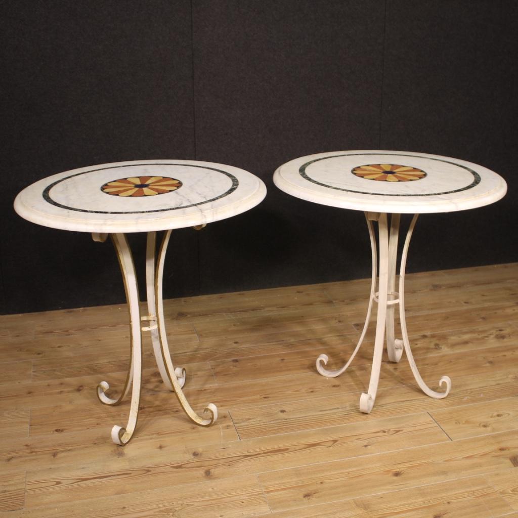 Italian table from 20th century. Furniture with fabulous inlaid round marble top with central rosette in various precious marbles (see photo). Base in forged and painted iron of beautiful line and good solidity. Top of excellent size and good