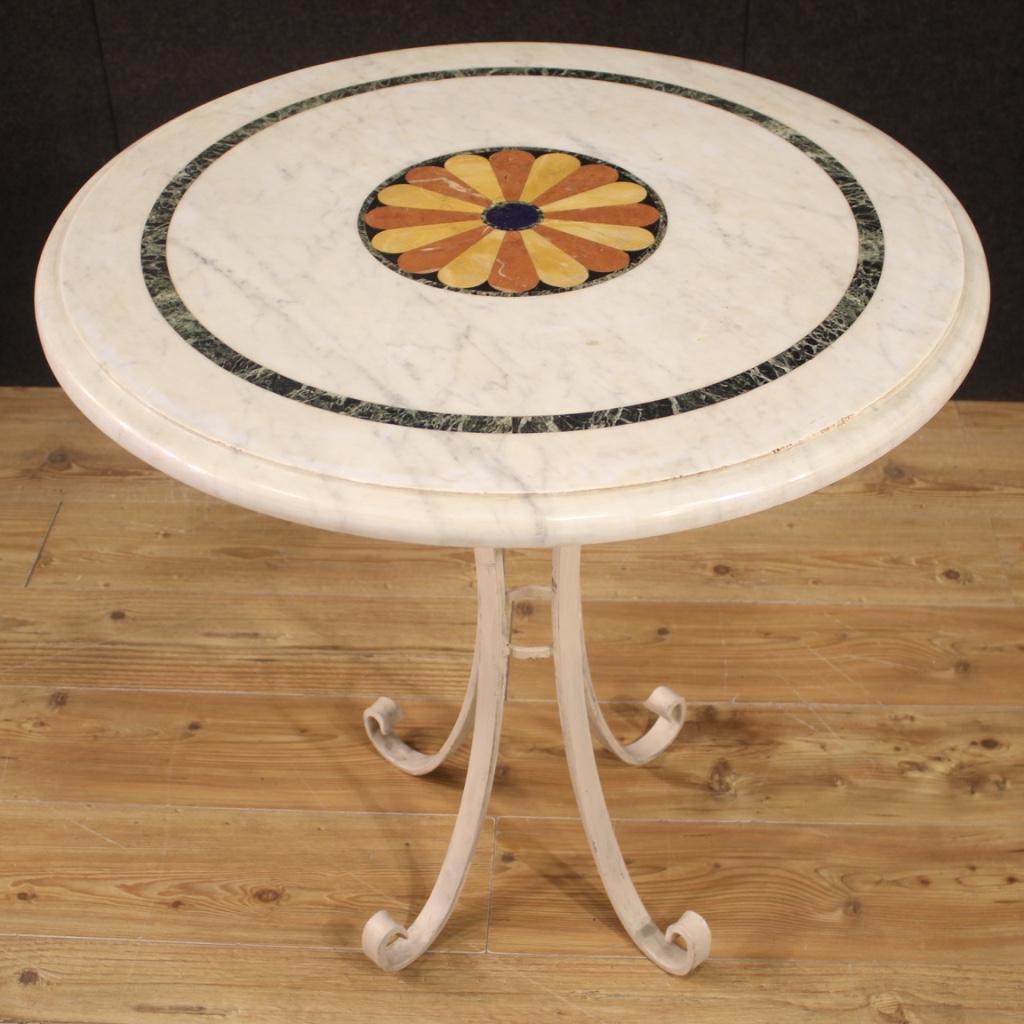 20th Century, Painted Iron with Inlaid Marble Top Italian Round Table, 1960 In Good Condition For Sale In Vicoforte, Piedmont