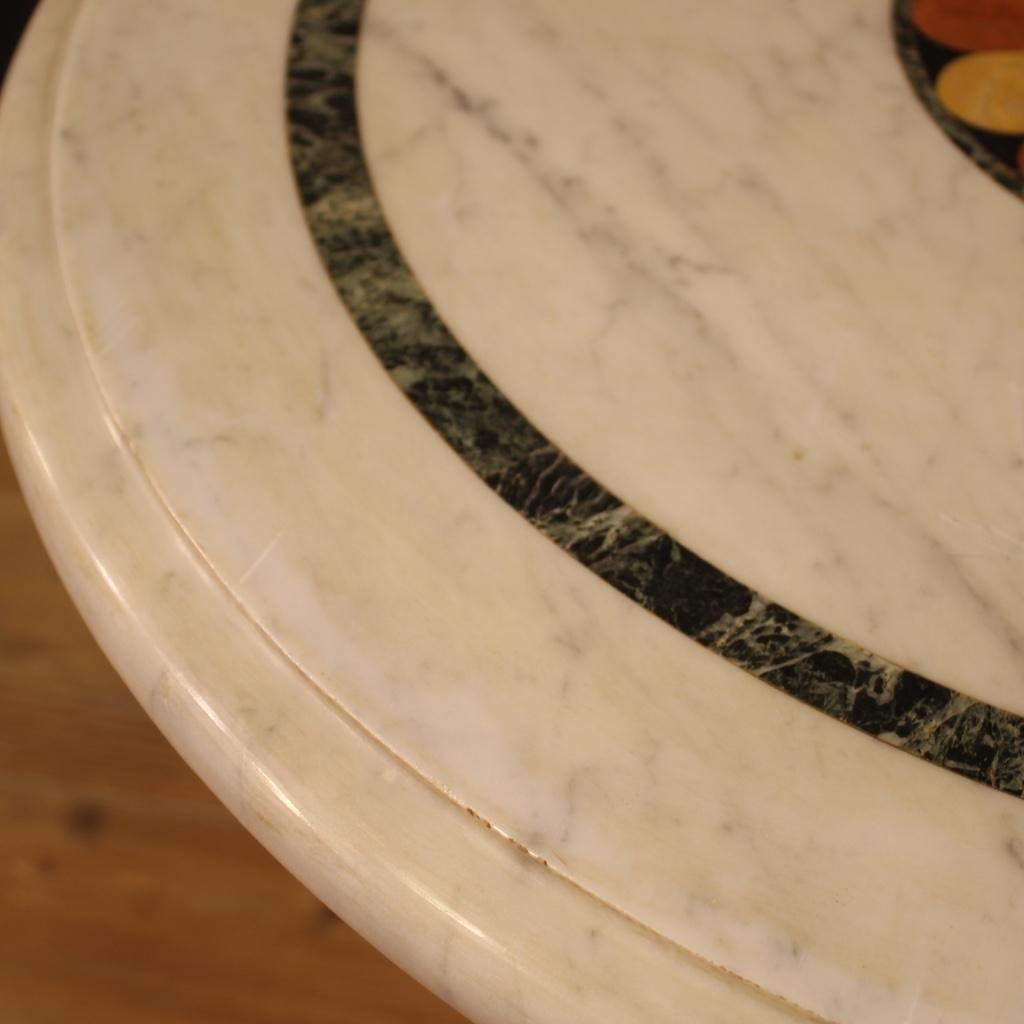 Italienischer runder Tisch aus lackiertem Eisen mit eingelegter Marmorplatte aus dem 20. Jahrhundert, 1960 im Angebot 5