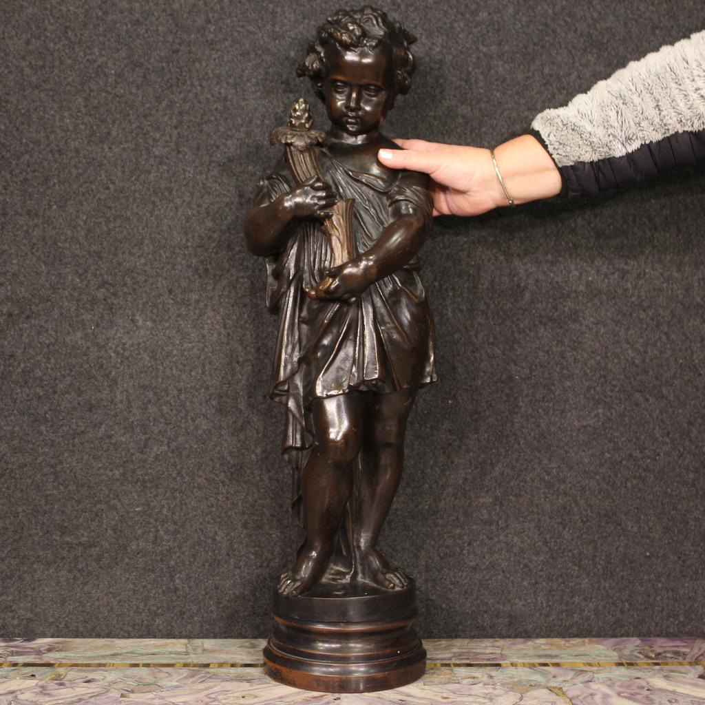 French sculpture from the first half of the 20th century. Work in patinated metal, bronze color, mounted on a wooden base depicting cherub with cornucopia, of beautiful decoration and quality. Sculpture finished from the center, of good size,