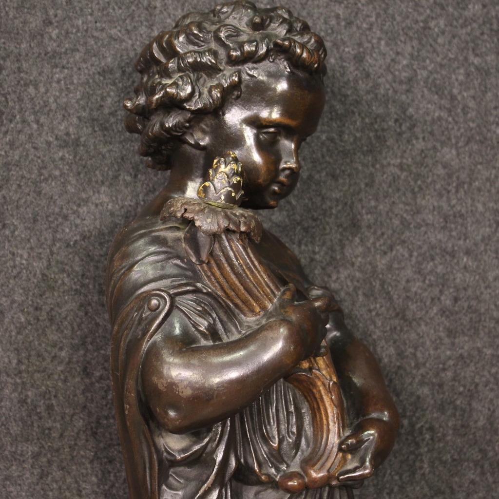 20ème siècle Métal peint Sculpture ancienne française avec chérubin et corne d'abondance, années 1920 en vente 5