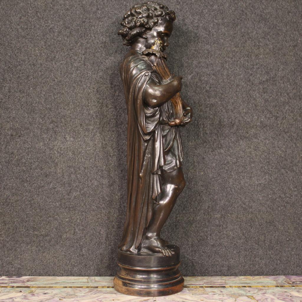 20ème siècle Métal peint Sculpture ancienne française avec chérubin et corne d'abondance, années 1920 en vente 7