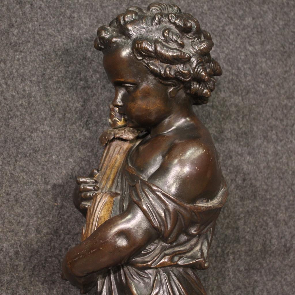 20ème siècle Métal peint Sculpture ancienne française avec chérubin et corne d'abondance, années 1920 Bon état - En vente à Vicoforte, Piedmont
