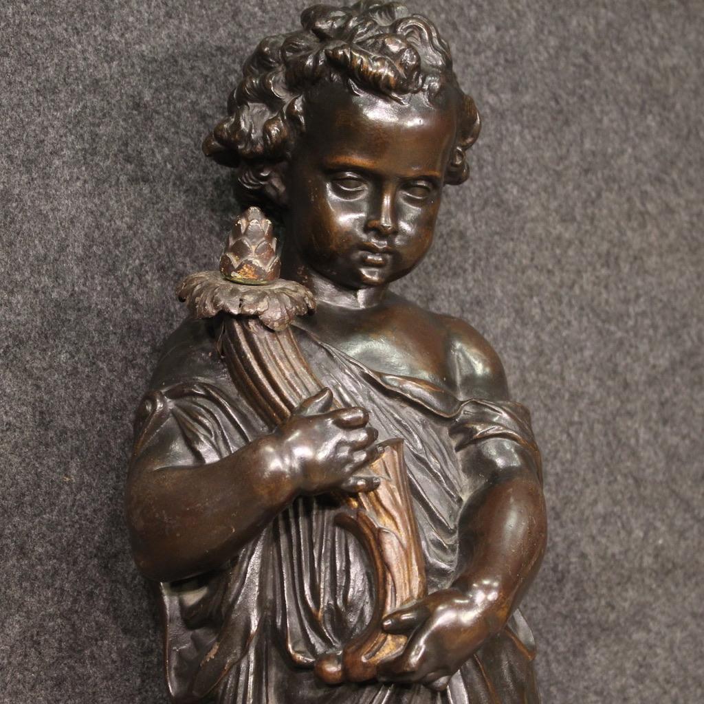 20ème siècle Métal peint Sculpture ancienne française avec chérubin et corne d'abondance, années 1920 en vente 3