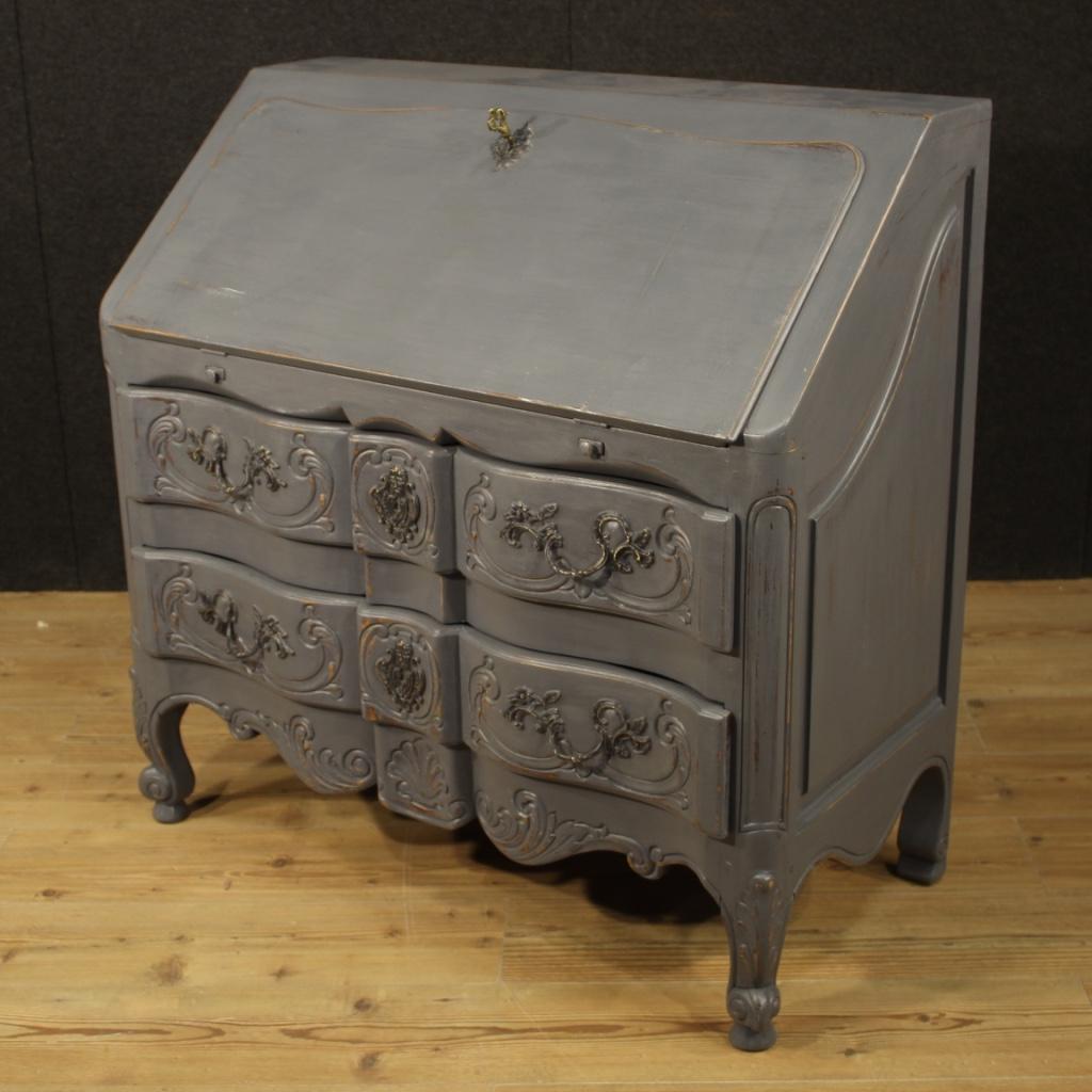 20th century French bureau. Shabby style painted wooden furniture of pleasant decor. Bureau with two external drawers of good capacity. Fall-front complete with a working key that offers six small drawers and a large desk of good service. Furniture