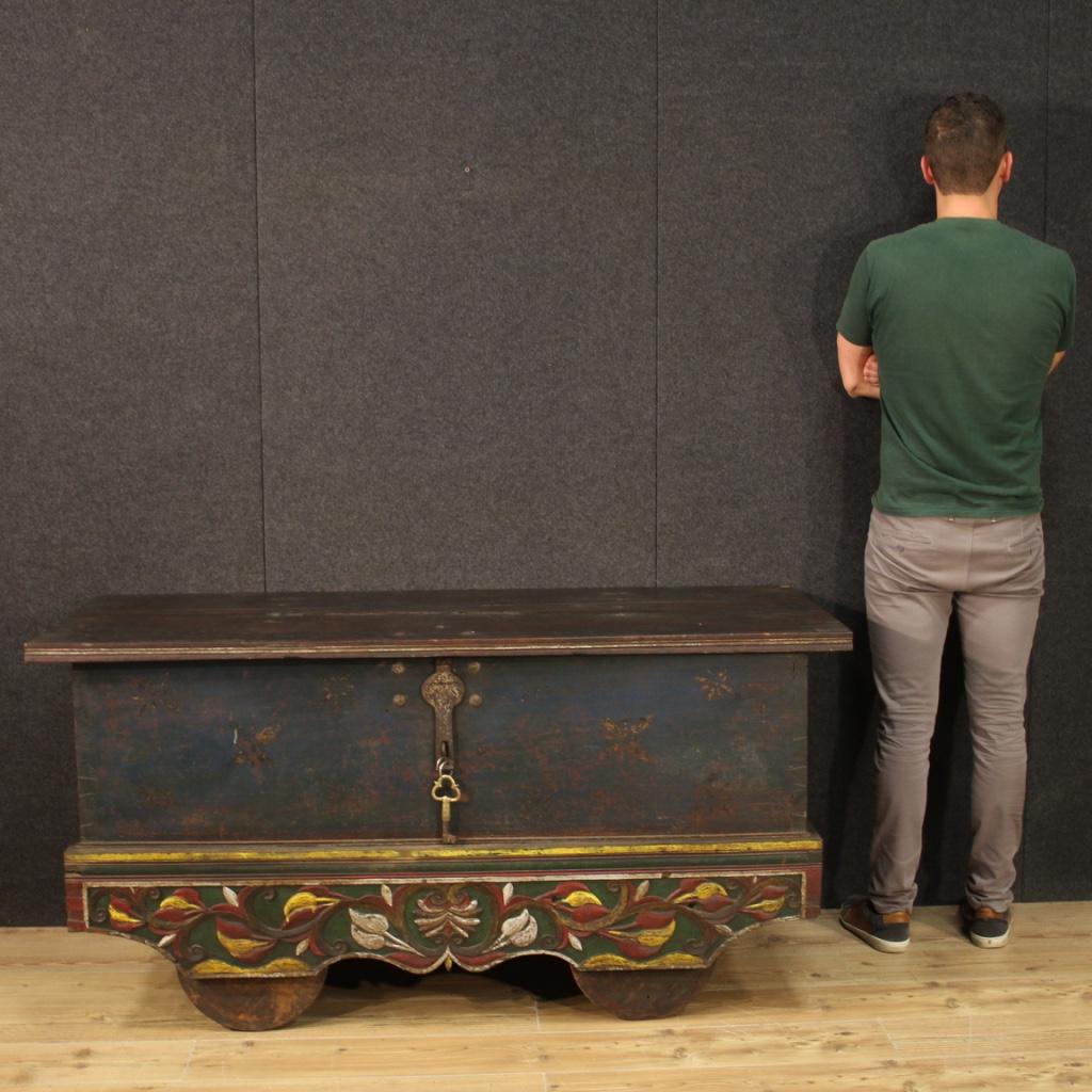 Large 20th century Indian chest. Double trunk made of carved wood and painted in pastel colors. Furniture mounted on wooden wheels to facilitate movement. Chest complete with an original non-working key, lock to be overhauled. Trunk decorated with