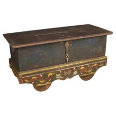 indische Truhe aus bemaltem Holz, 20. Jahrhundert, 1950