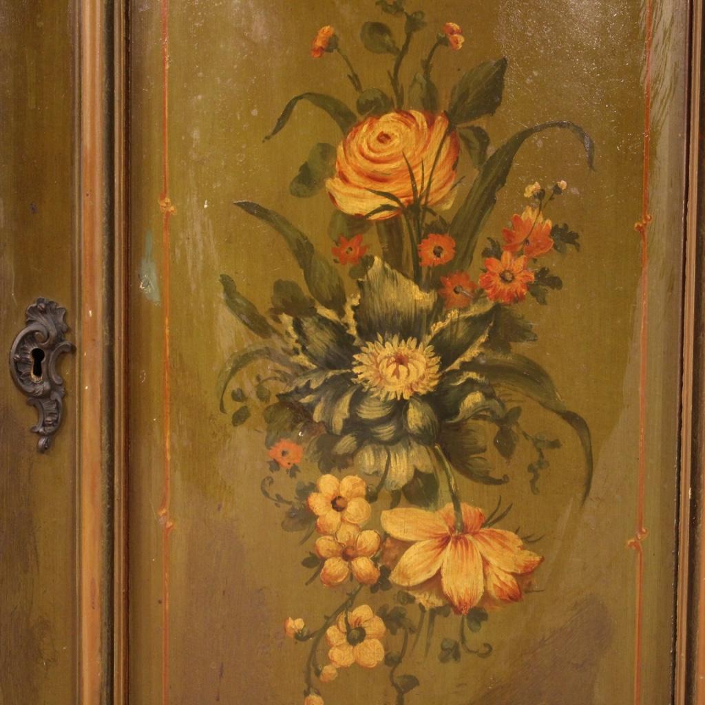 20th Century Painted Wood Venetian Style Corner Cabinet, 1930 For Sale 1
