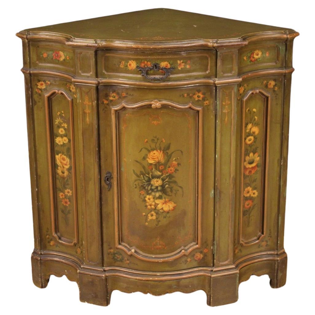Armoire d'angle de style vénitien en bois peint du 20ème siècle, 1930