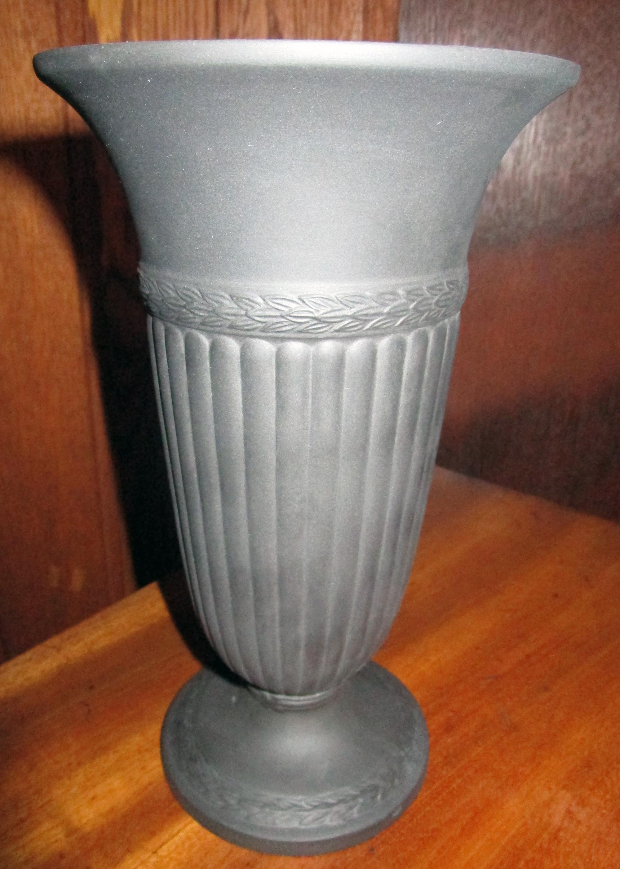 Unglazed 20th century Pair Black Basalt Edme Wedgwood Vases