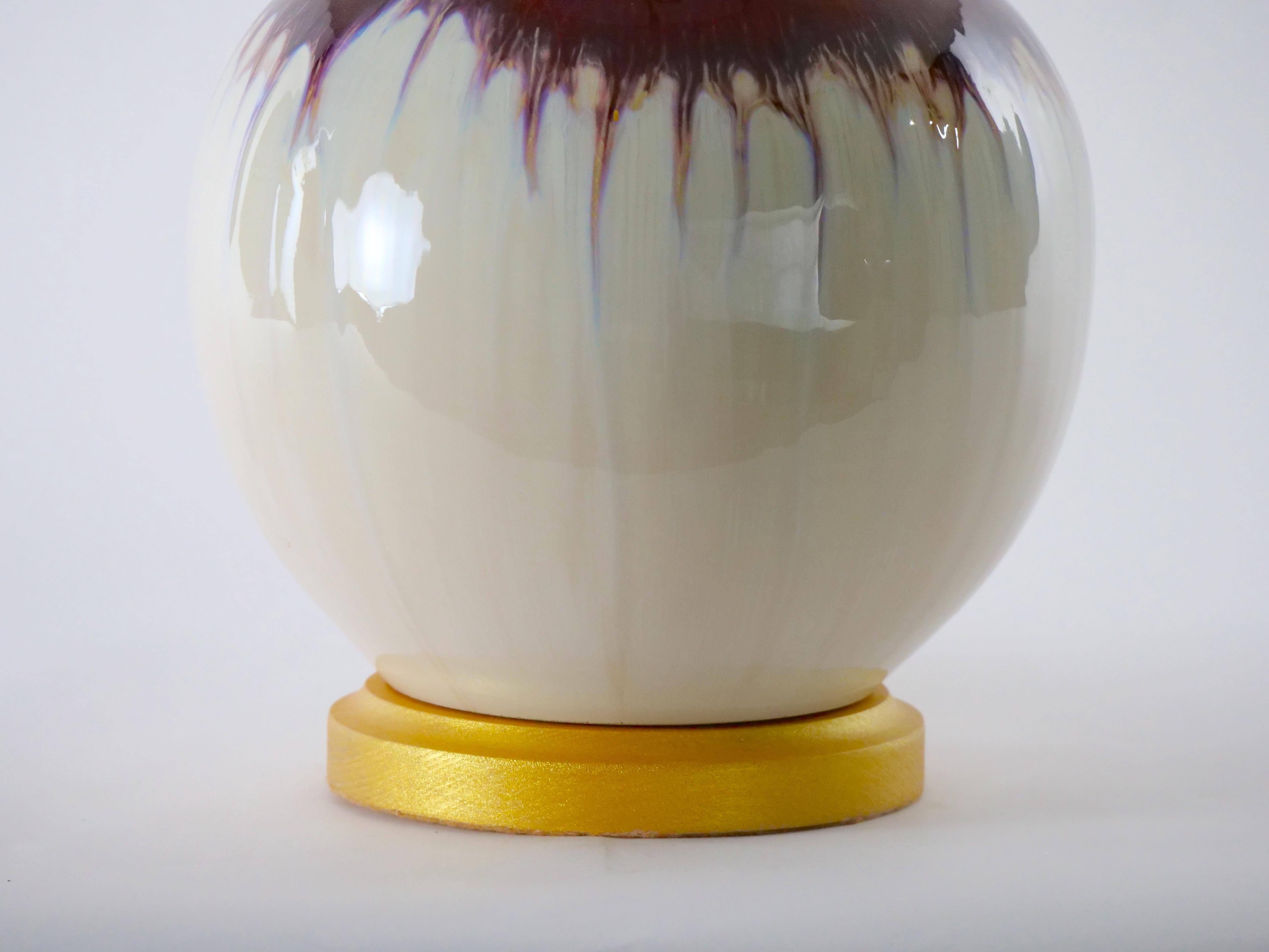 20. Jahrhundert Paar Flambe Vase Lampe / vergoldetes Holz Basis  im Angebot 1