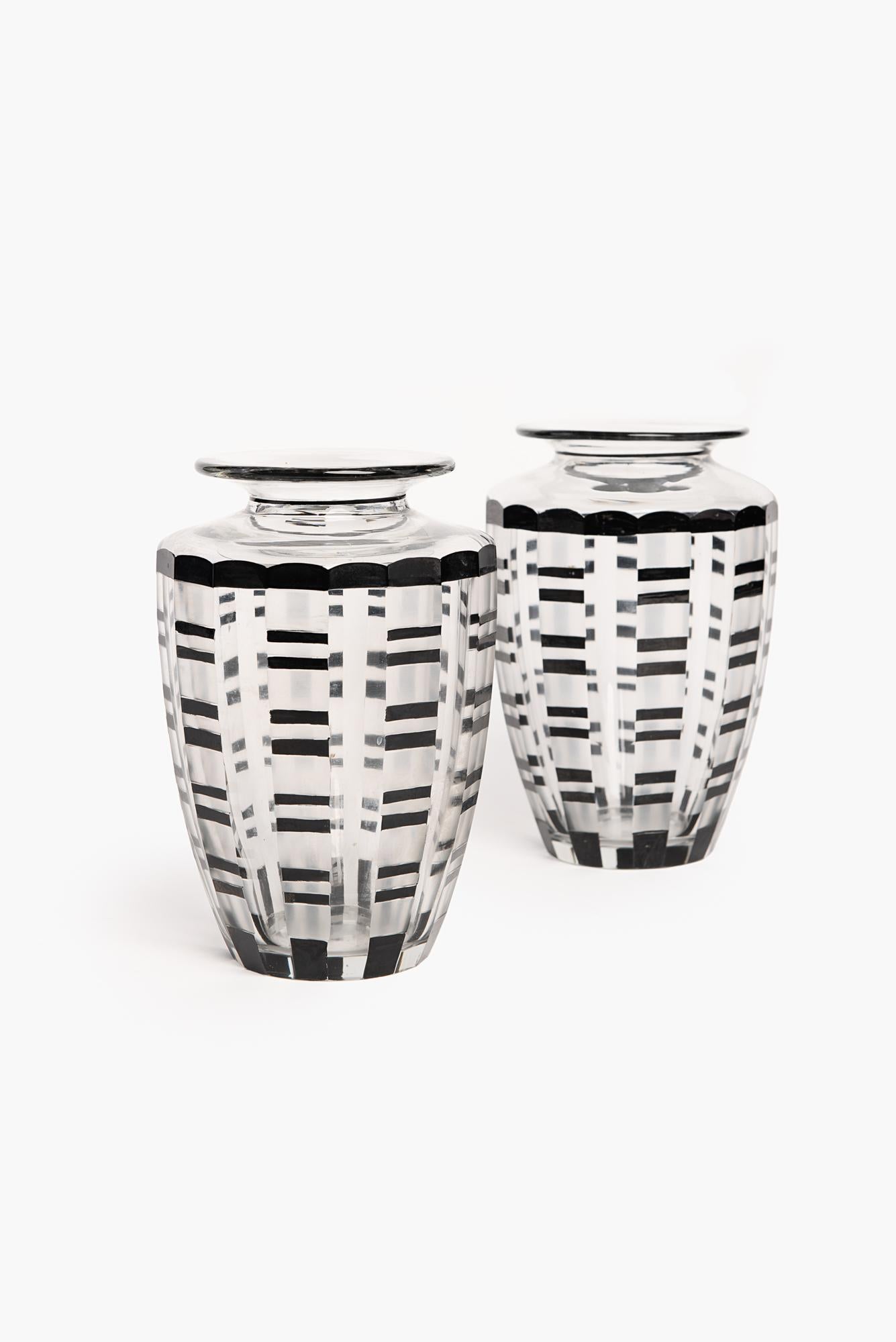 20th century pair of French deco crystal vases black decor, 1930. Good conditions.