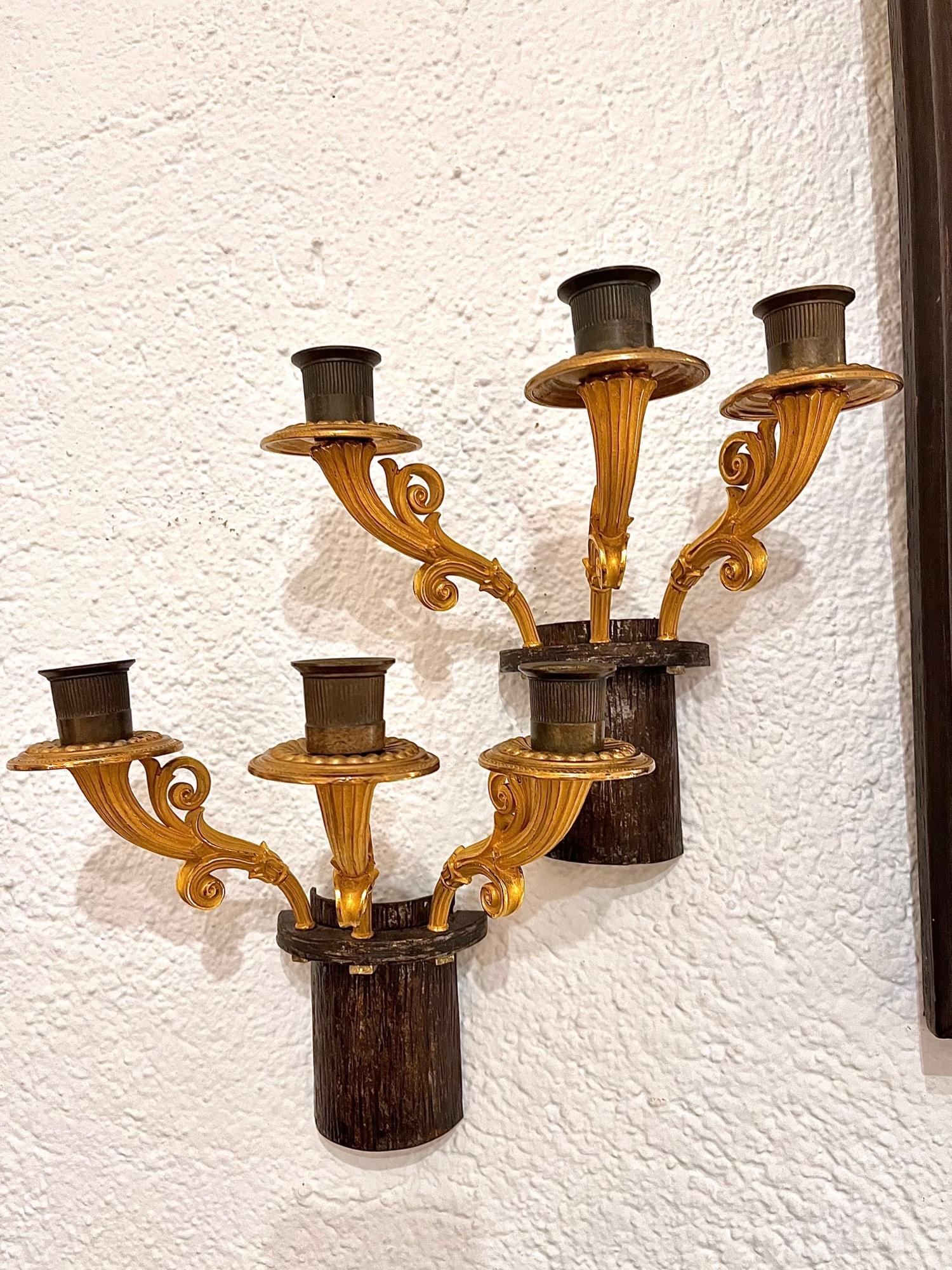 Siglo XX Pareja de candelabros franceses de bronce dorado de tres brazos estilo Luis XVI en venta 4