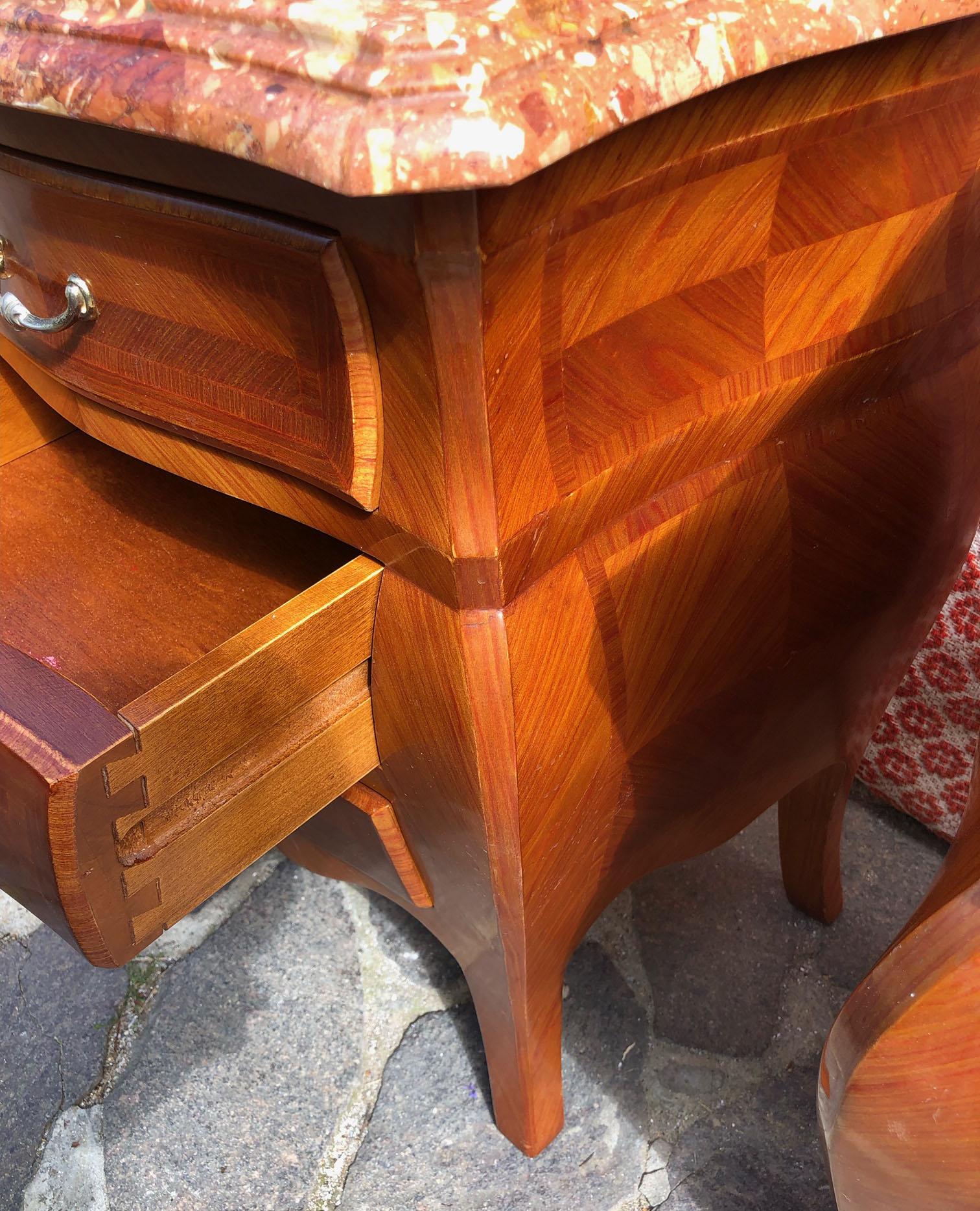Pair of Italian night stands from the twentieth century, with a very elegant and worked pink marble top and three drawers.
Comes from an old elegant house in the Florence area of Tuscany.
As shown in the photographs and videos, there are no