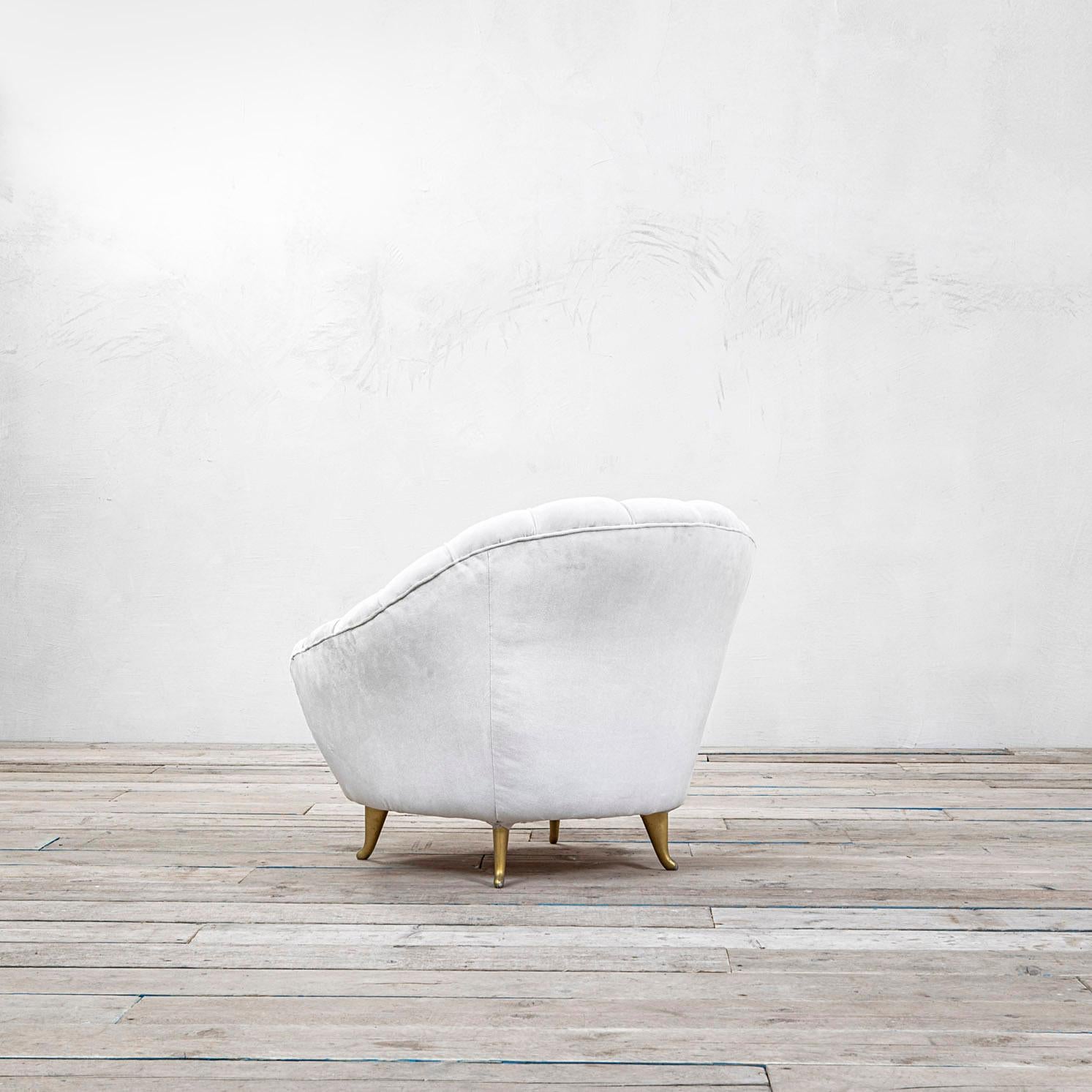 Milieu du XXe siècle Paire de fauteuils Gio Ponti du 20ème siècle par ISA Bergamo, tissu d'ameublement blanc des années 50 en vente