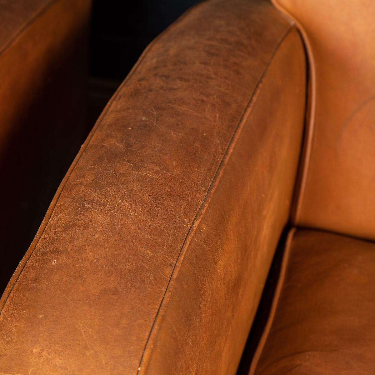 20ème siècle Paire de fauteuils club français en cuir de style Art Déco 3